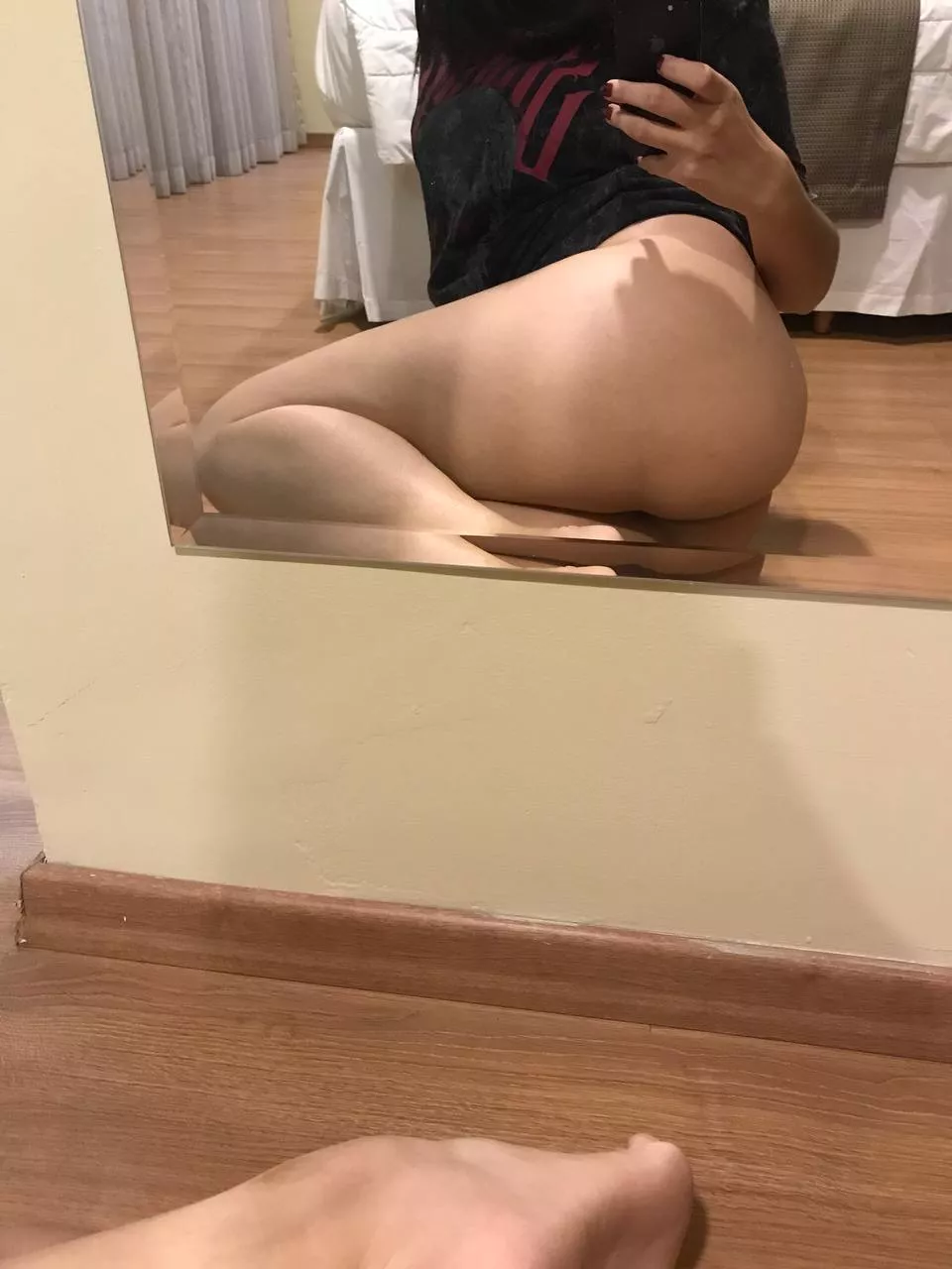 Ass in the mirror