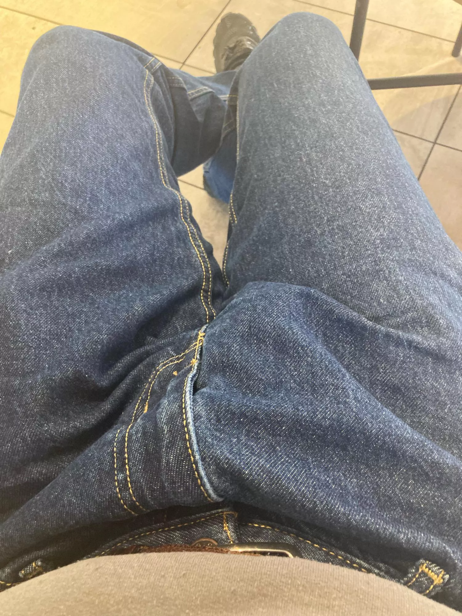 At Starbucks, can’t hide bulge