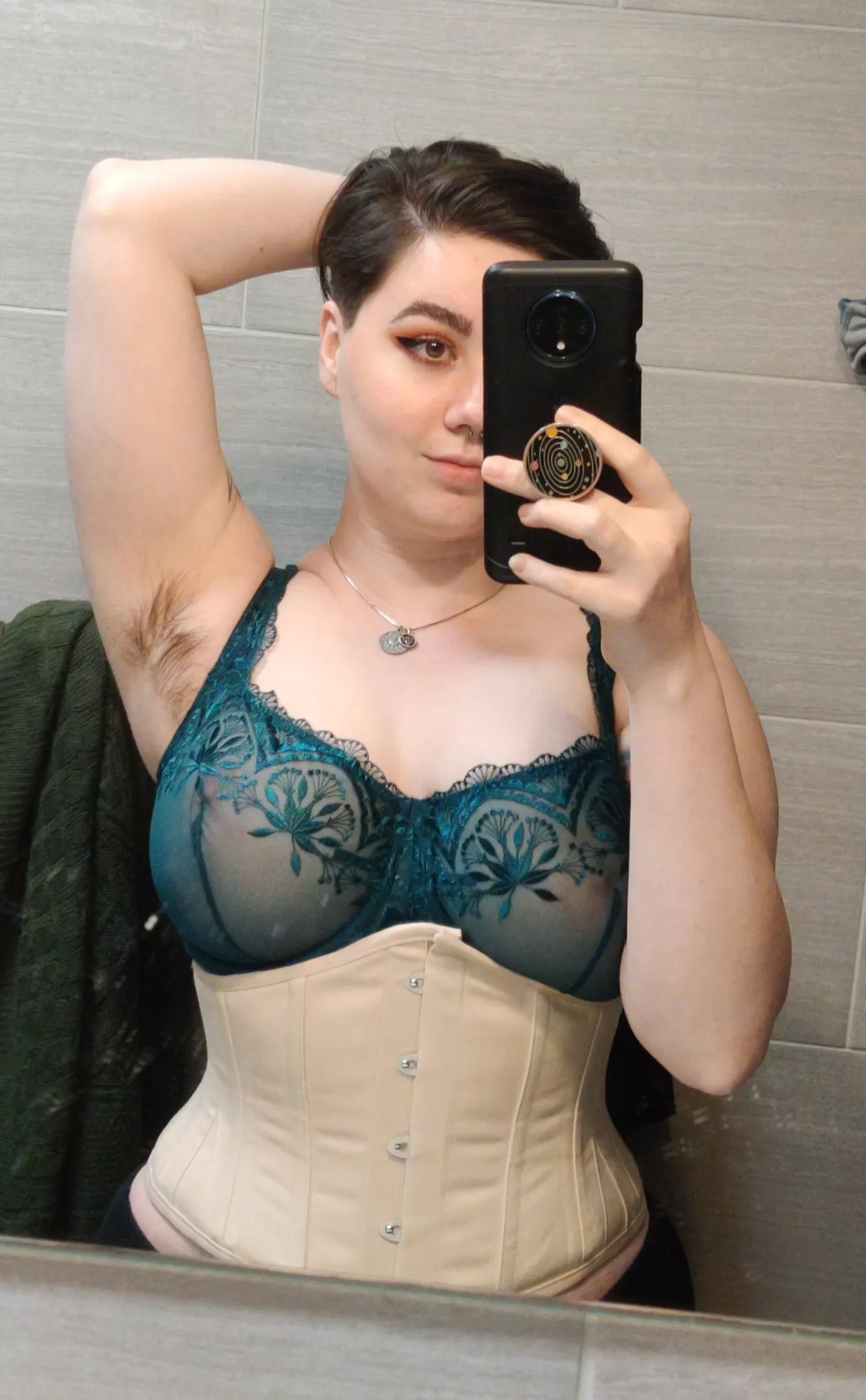 Back again with the same bra. This corset combo has me feeling some kind of way. 🤩 (they/them)