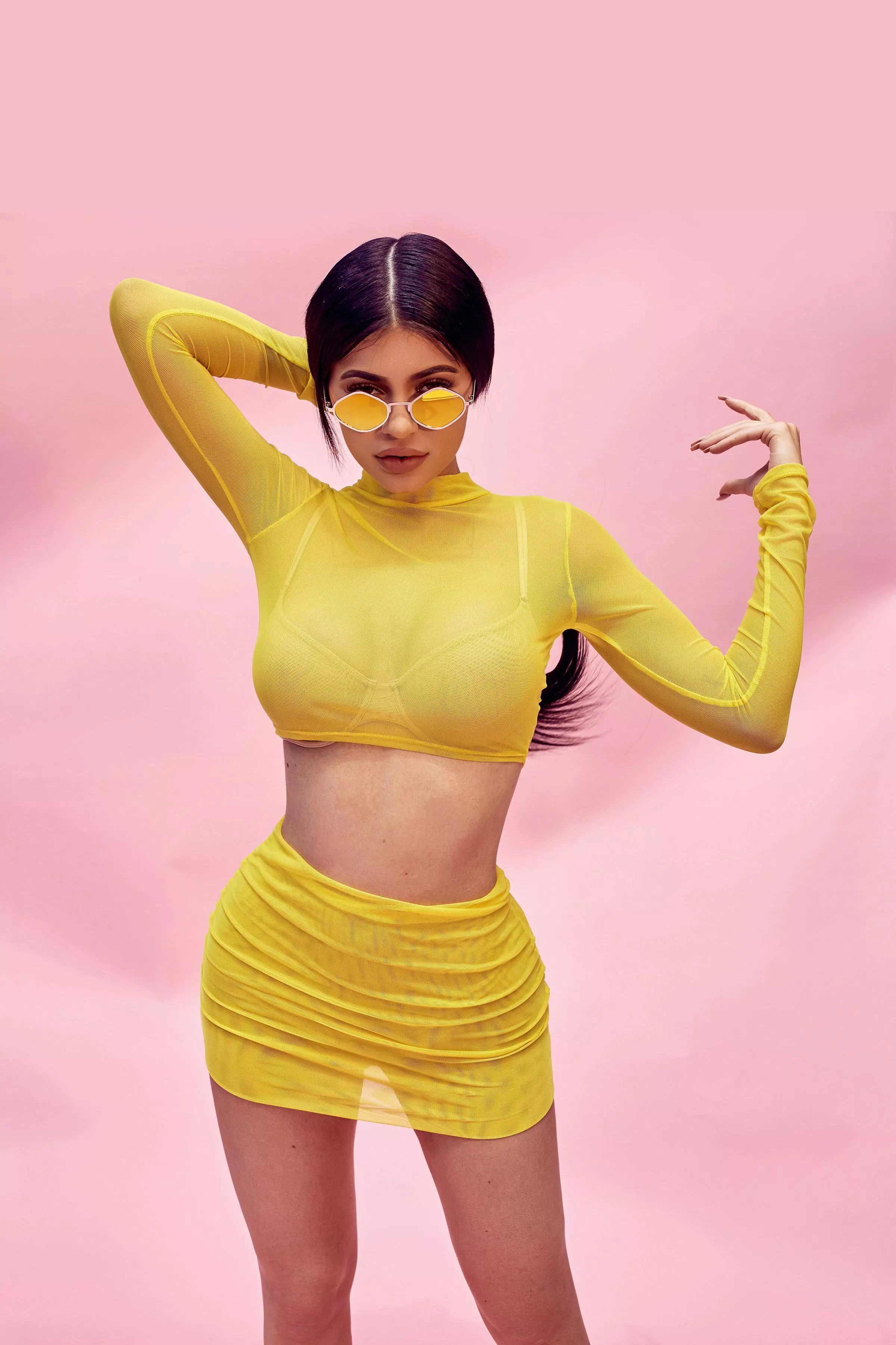 baddie in yellow