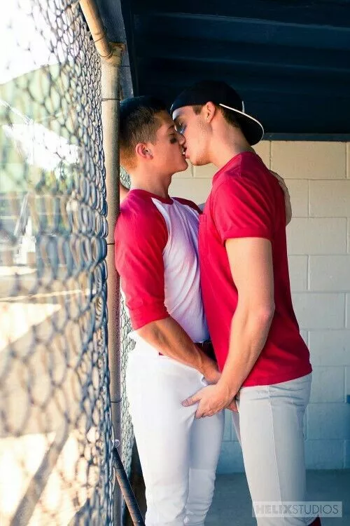 Baseball Boys (X-Post /r/menkissing)