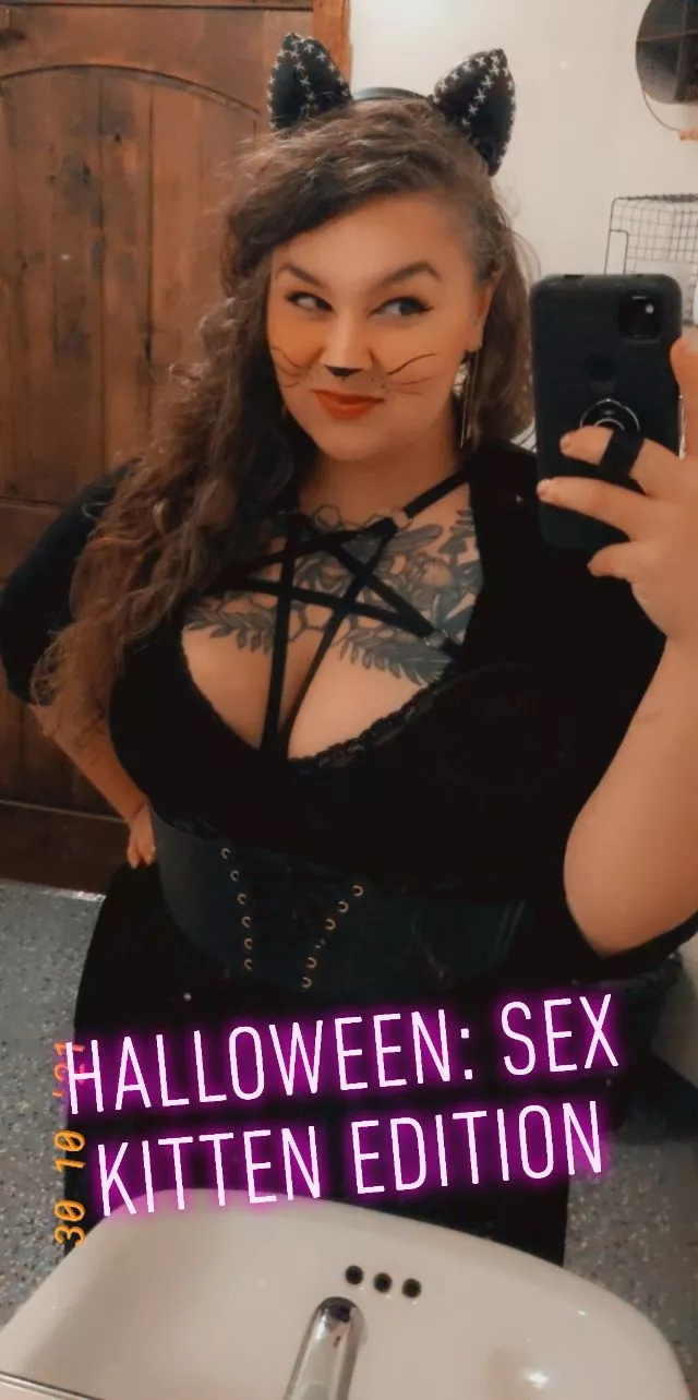 Basic bitch costume, but I was feeling myself 🥰