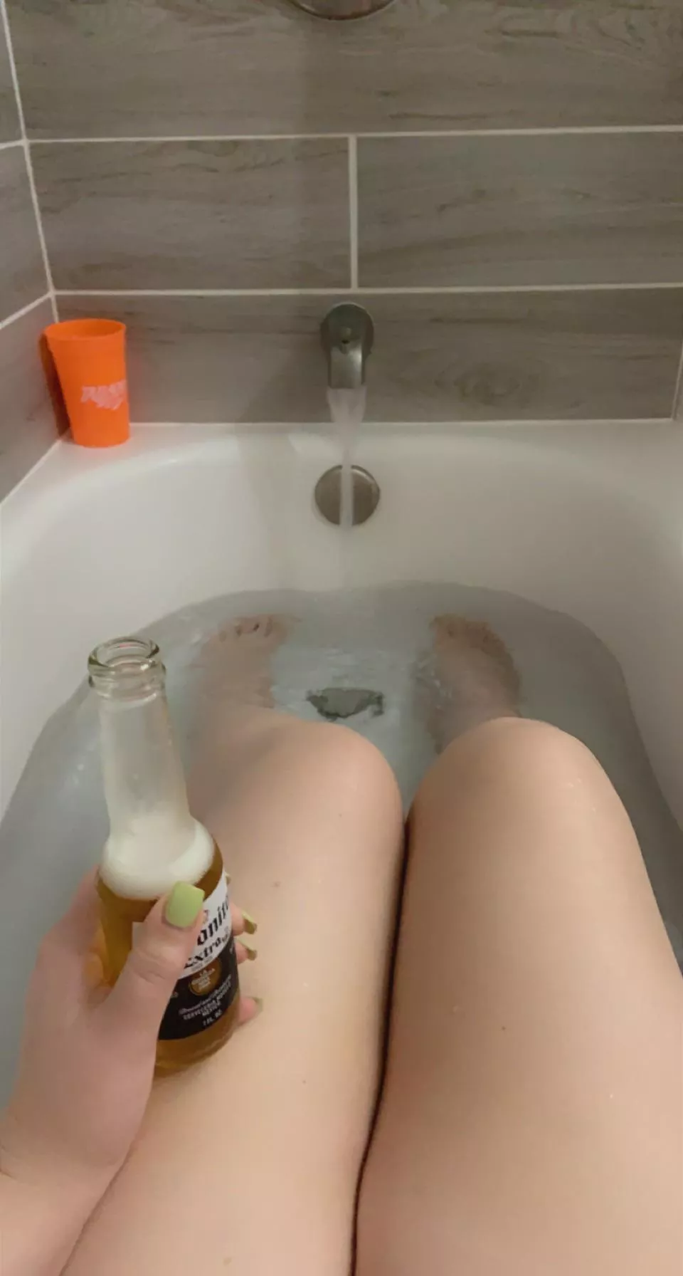 Bath beer, almost better than shower beerâ€¦. Almost lol 34 [F]