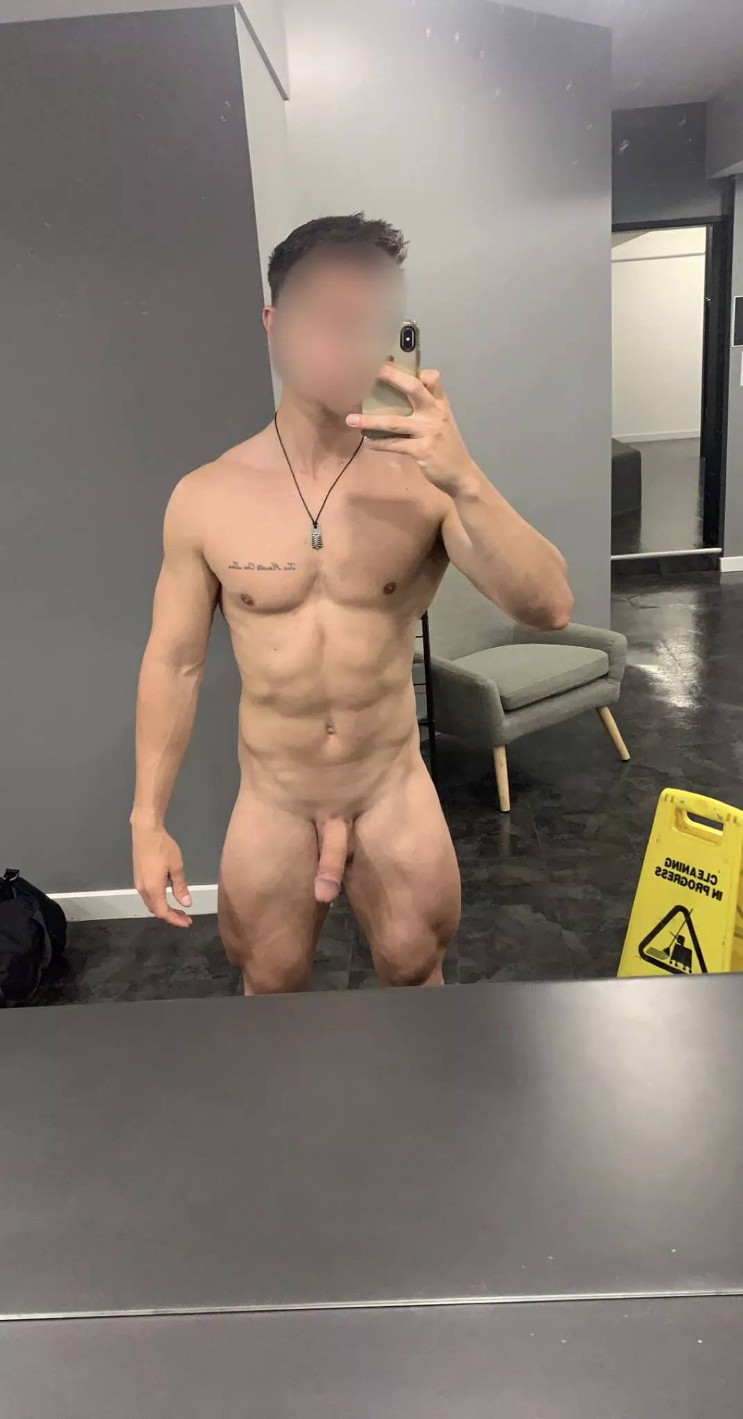 Bathroom selfies after a big workout 🏋🏼‍♂️🍆