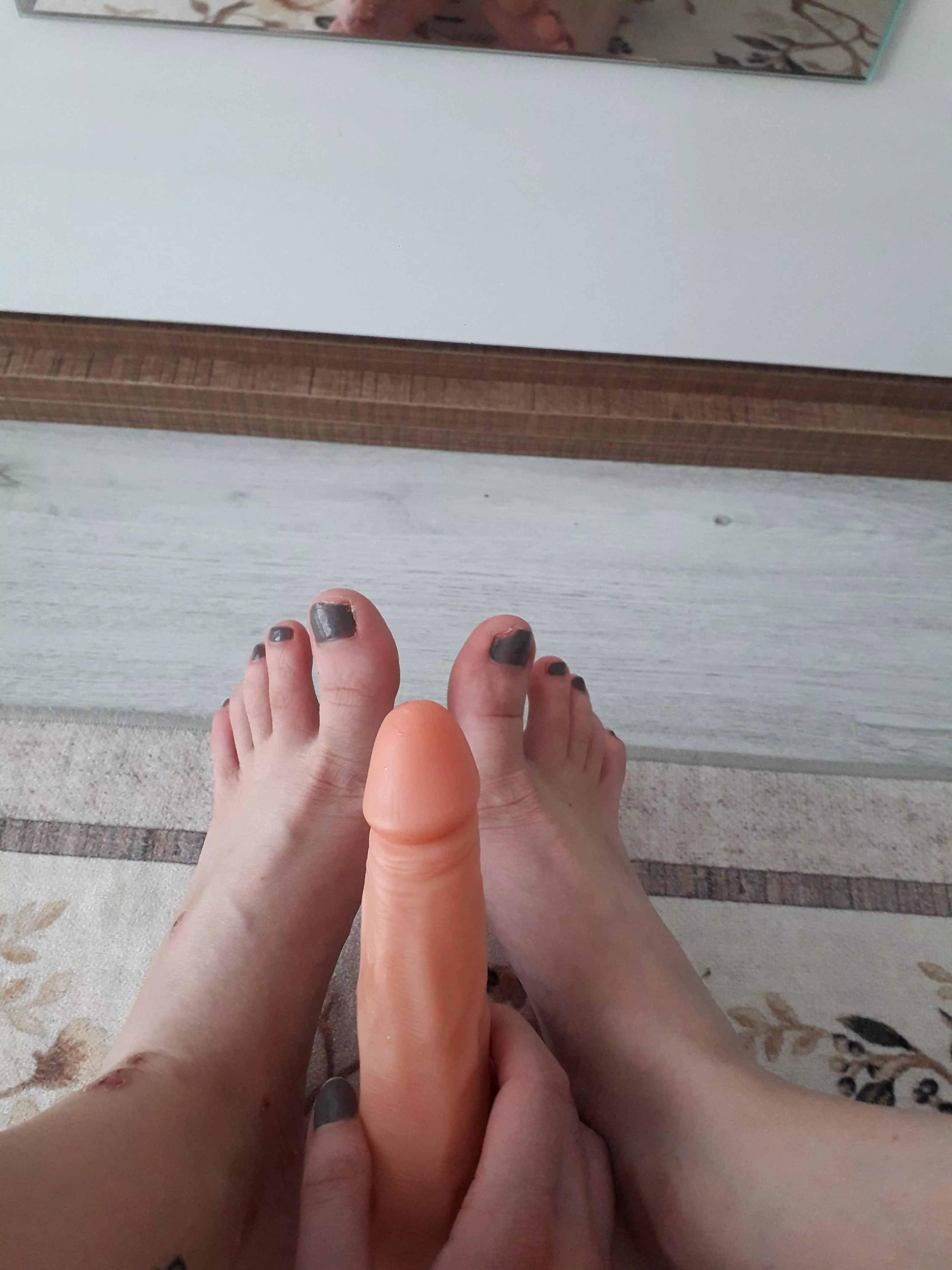 Be ready for my footjob 😈