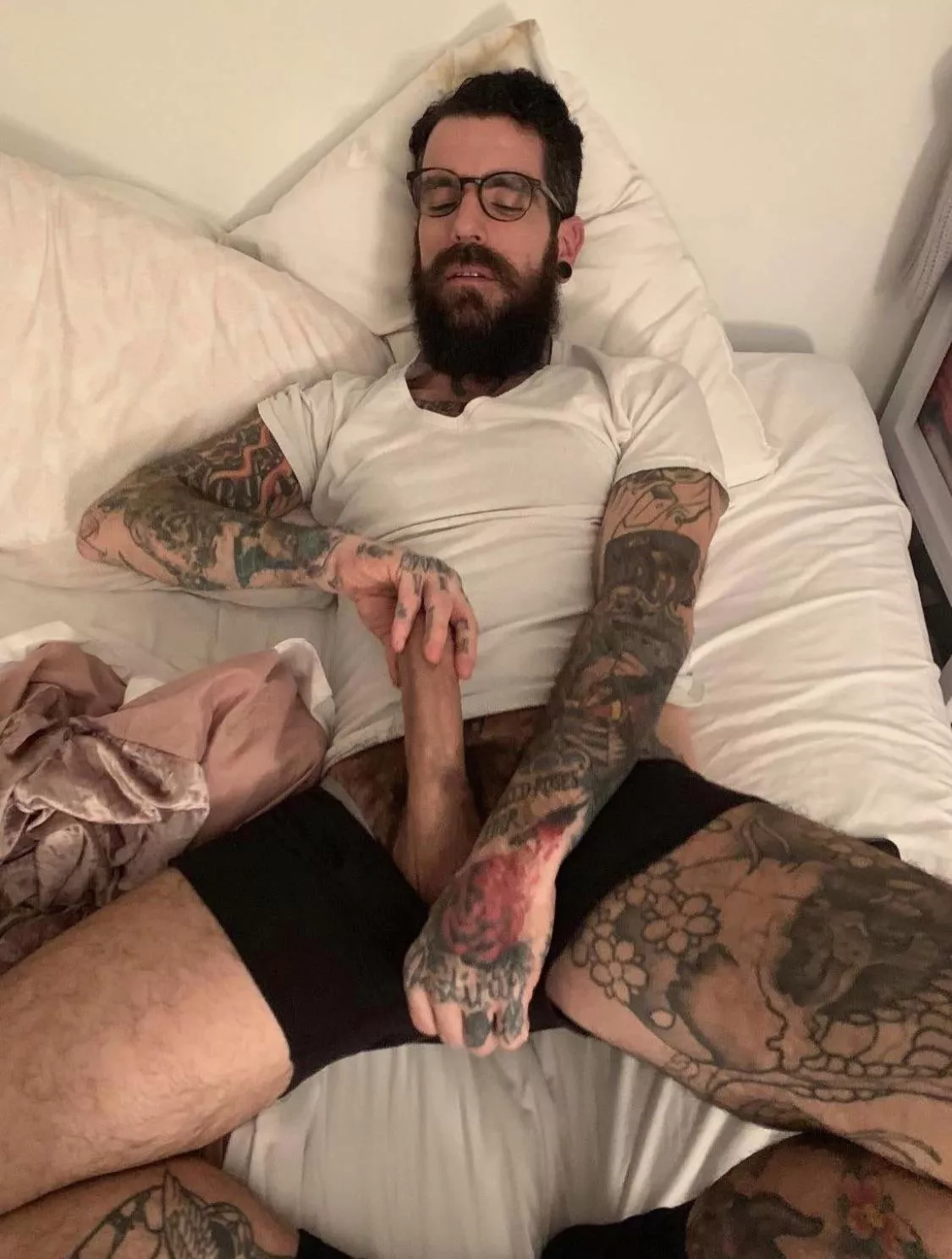 Beard ✅ Boner ?