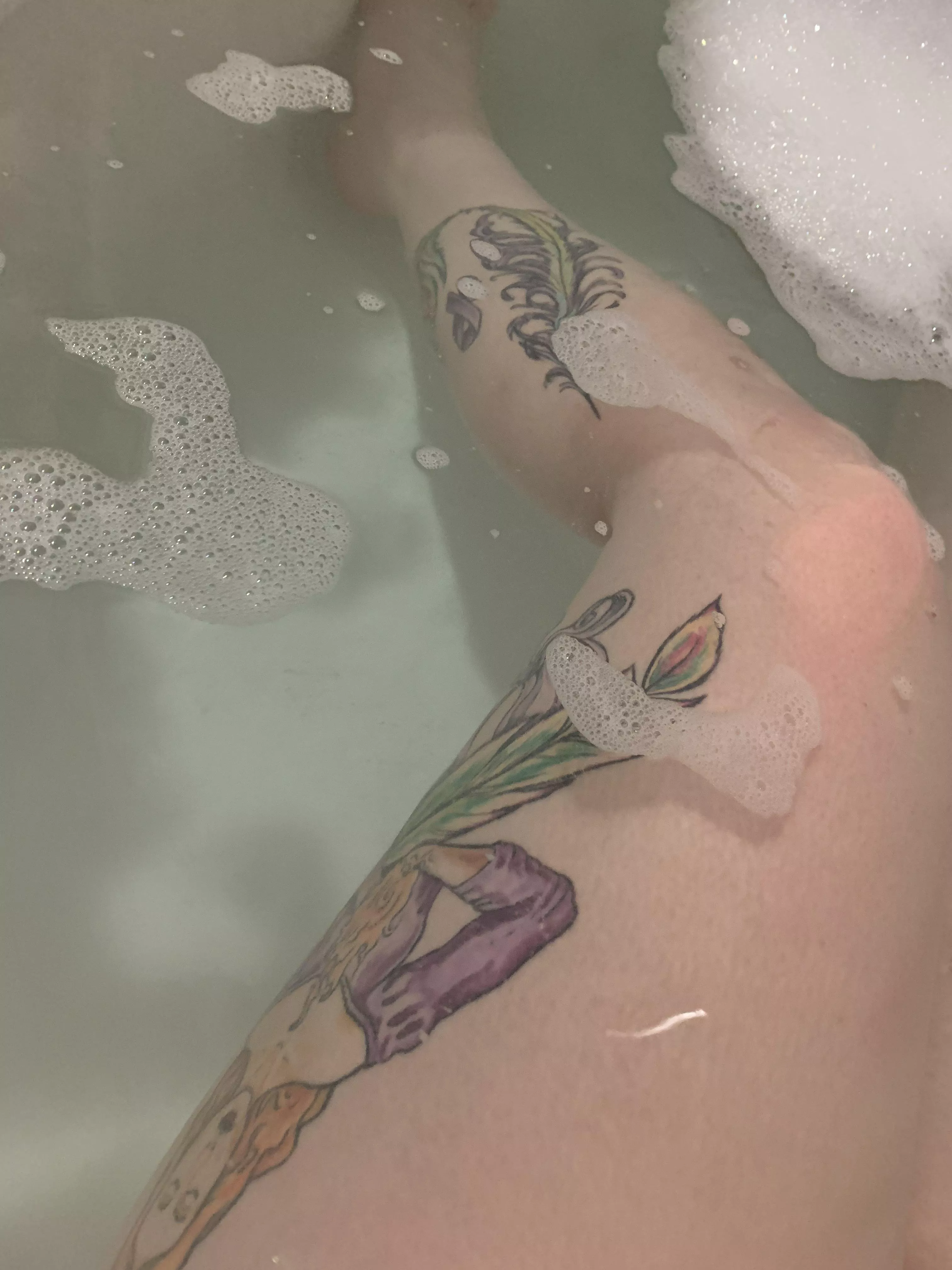 Beautiful leg tattoo under water