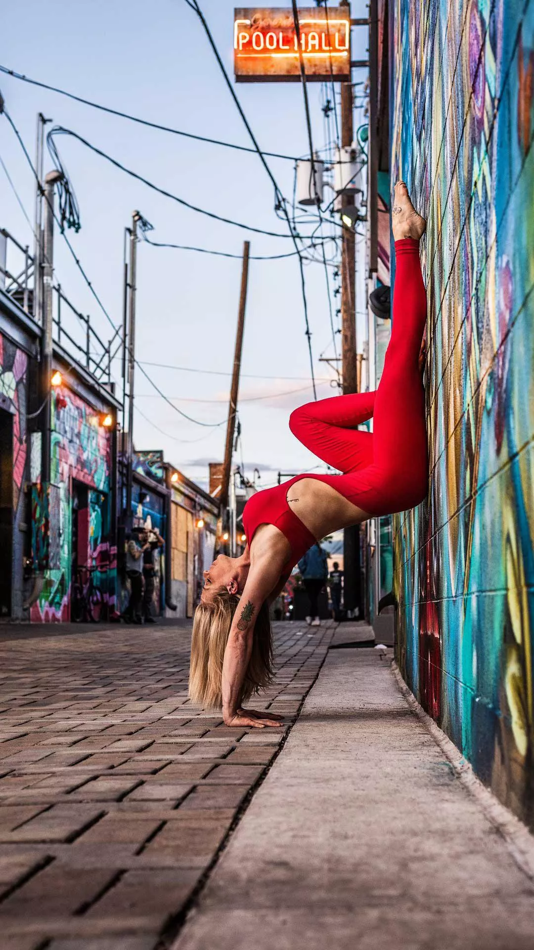 Beautiful lines on that handstand.