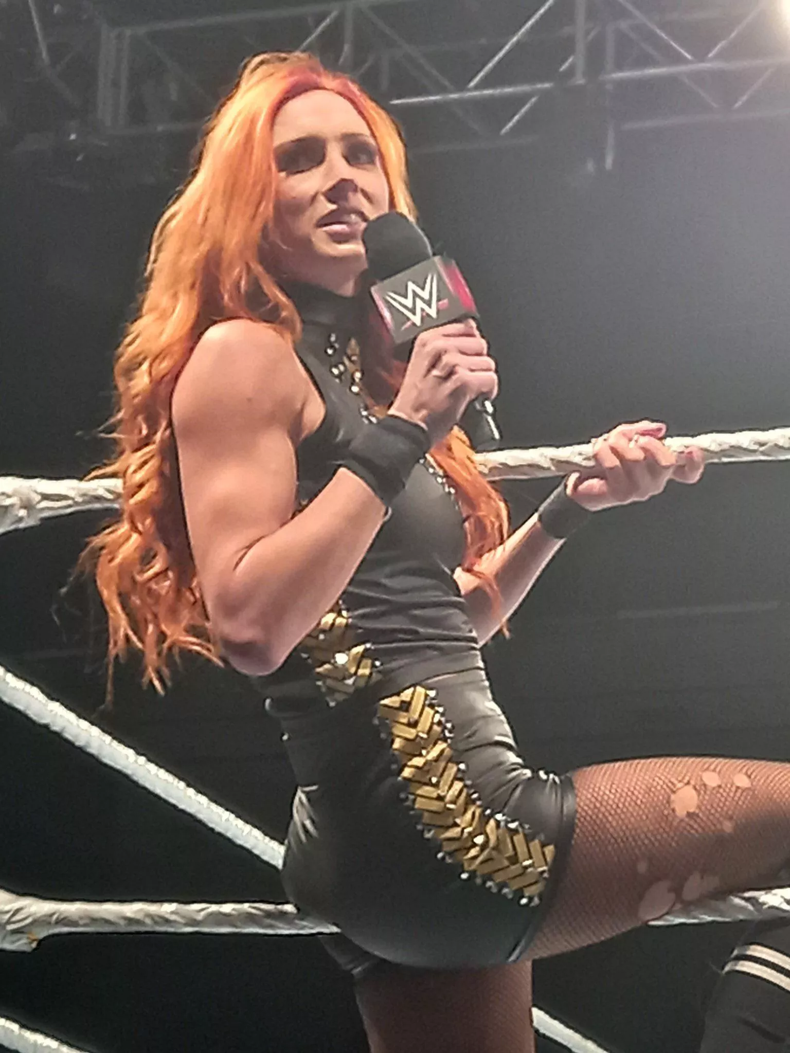 Becky’s ass swallowing the rope