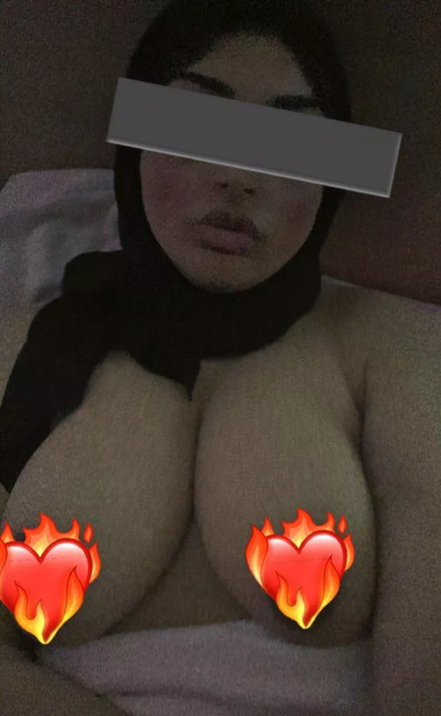 Bet youâ€™ve all fantasised about fucking a Muslim hijabi slut at least once ðŸ§•ðŸ½ðŸ’¦