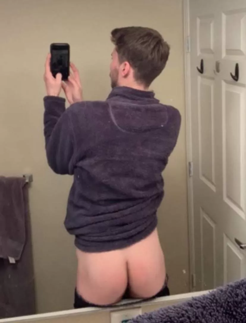 Big booty for a white boy