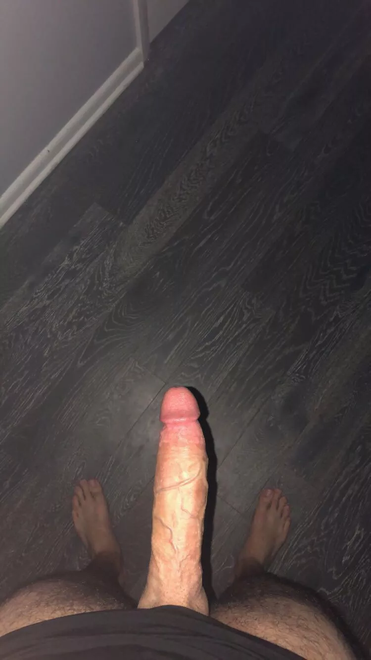 big feet big dick😈