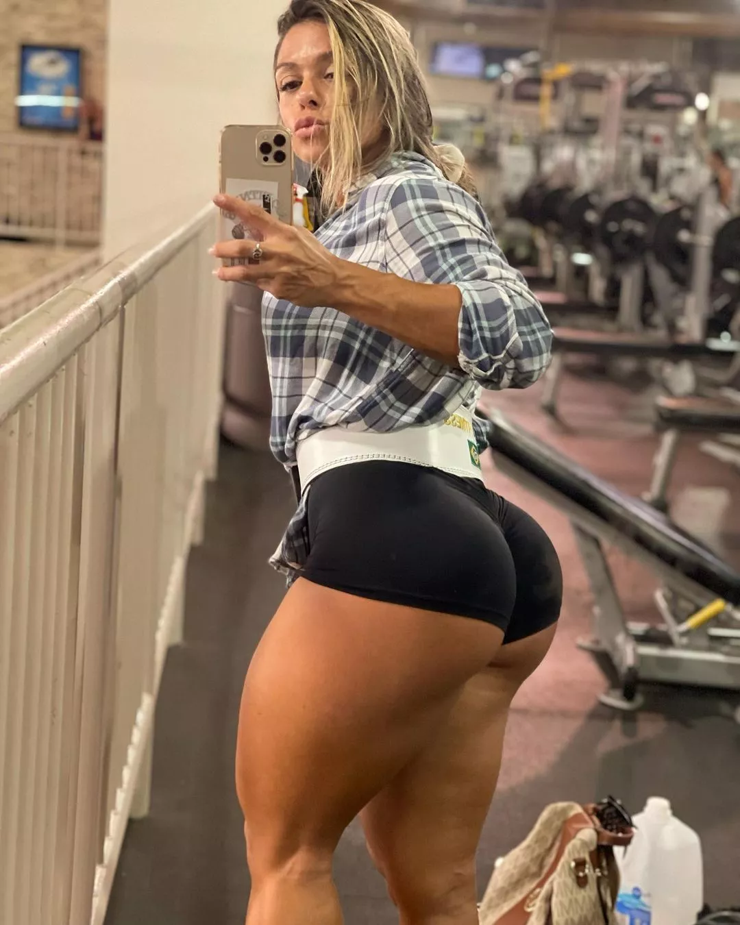 Big ol ass cheeks and thick thighs