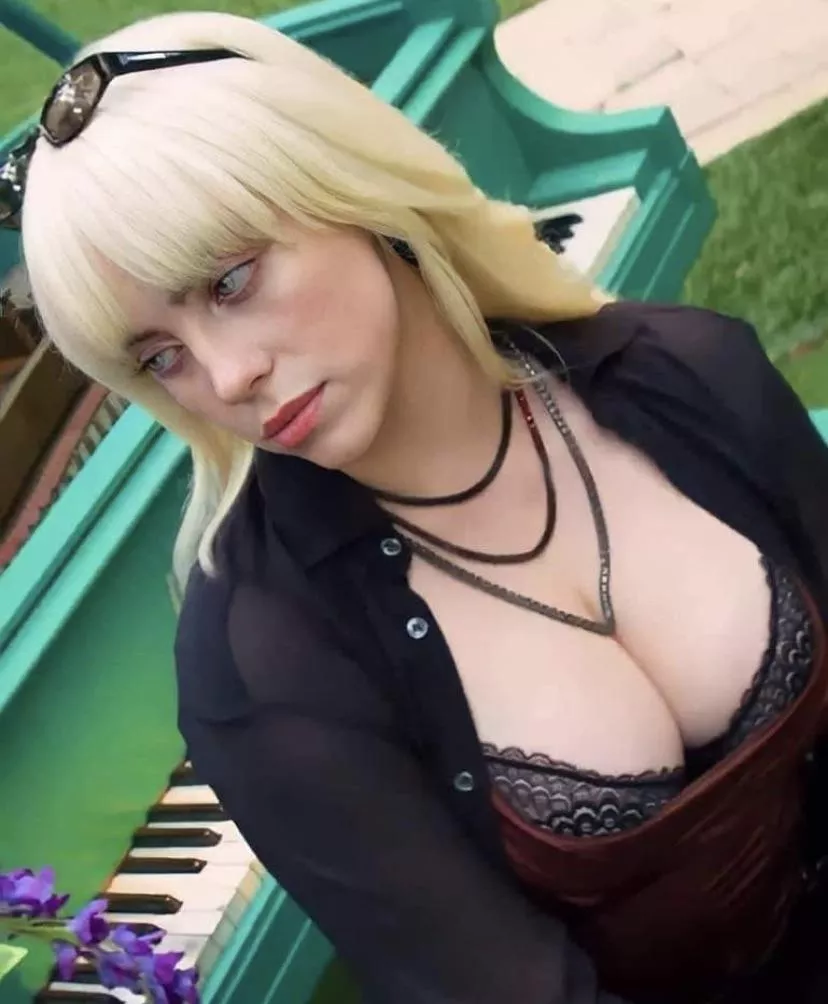 Billie Eilish has a fat set of tits