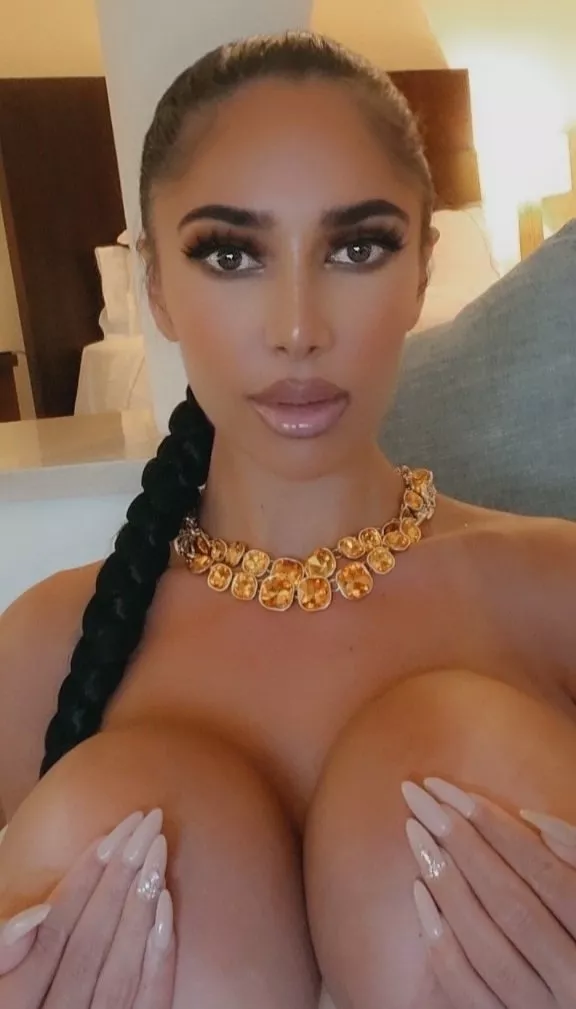 Bimbo Version of Kim