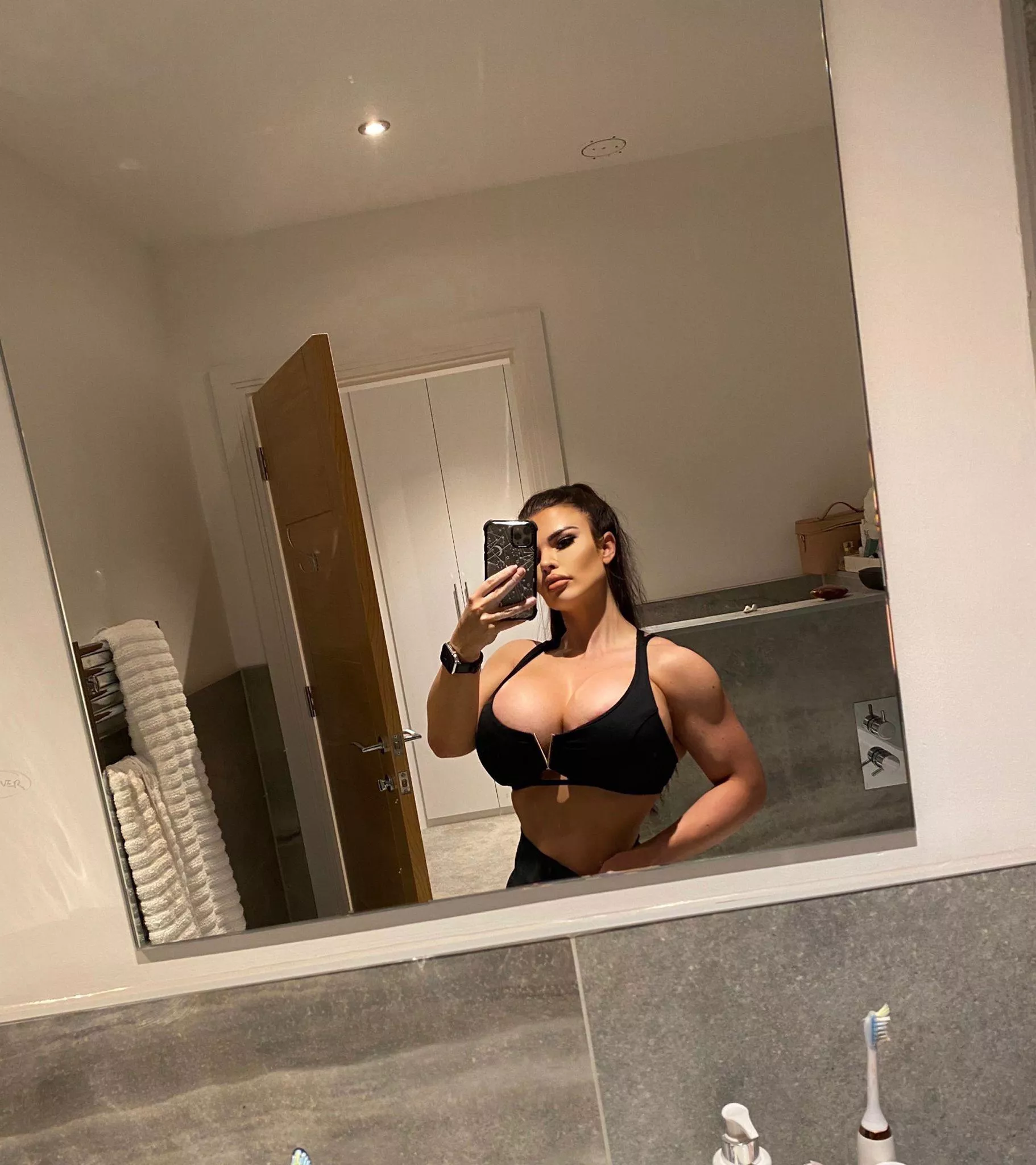 Bimbos that lift 😛💪 Paige British