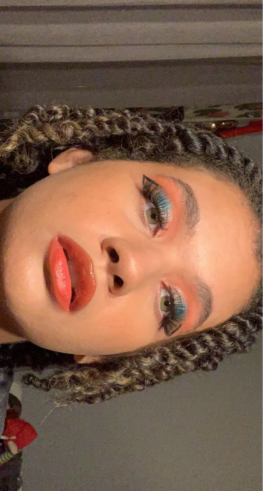 Bj lips and complementary colors