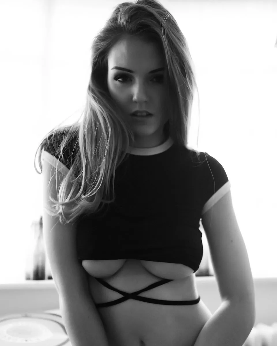 Black and white underboob