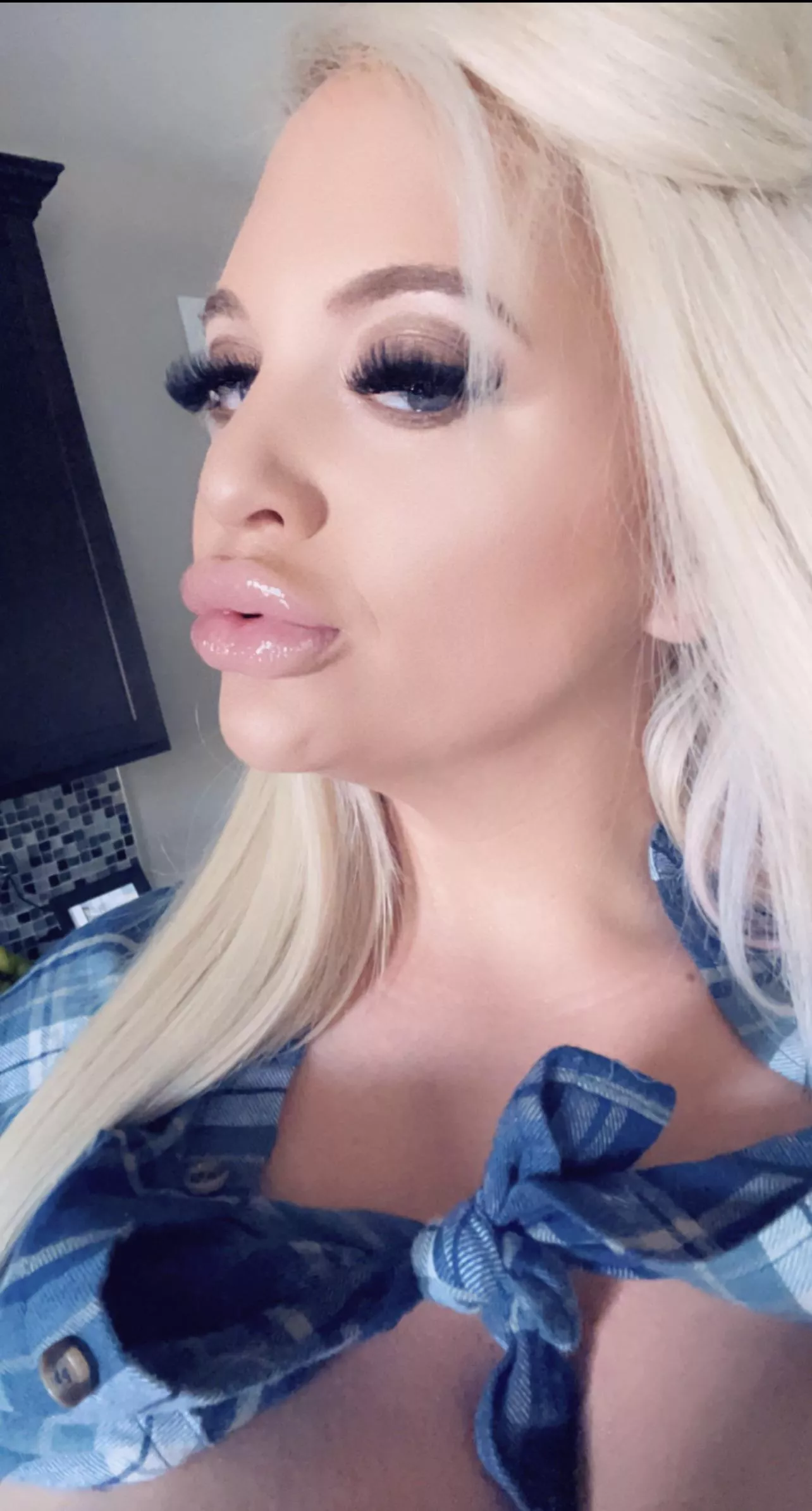 Blonde milf in blue with DSLS