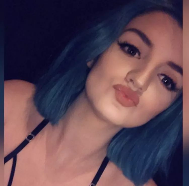 Blue haired bimbo needs her first tribute