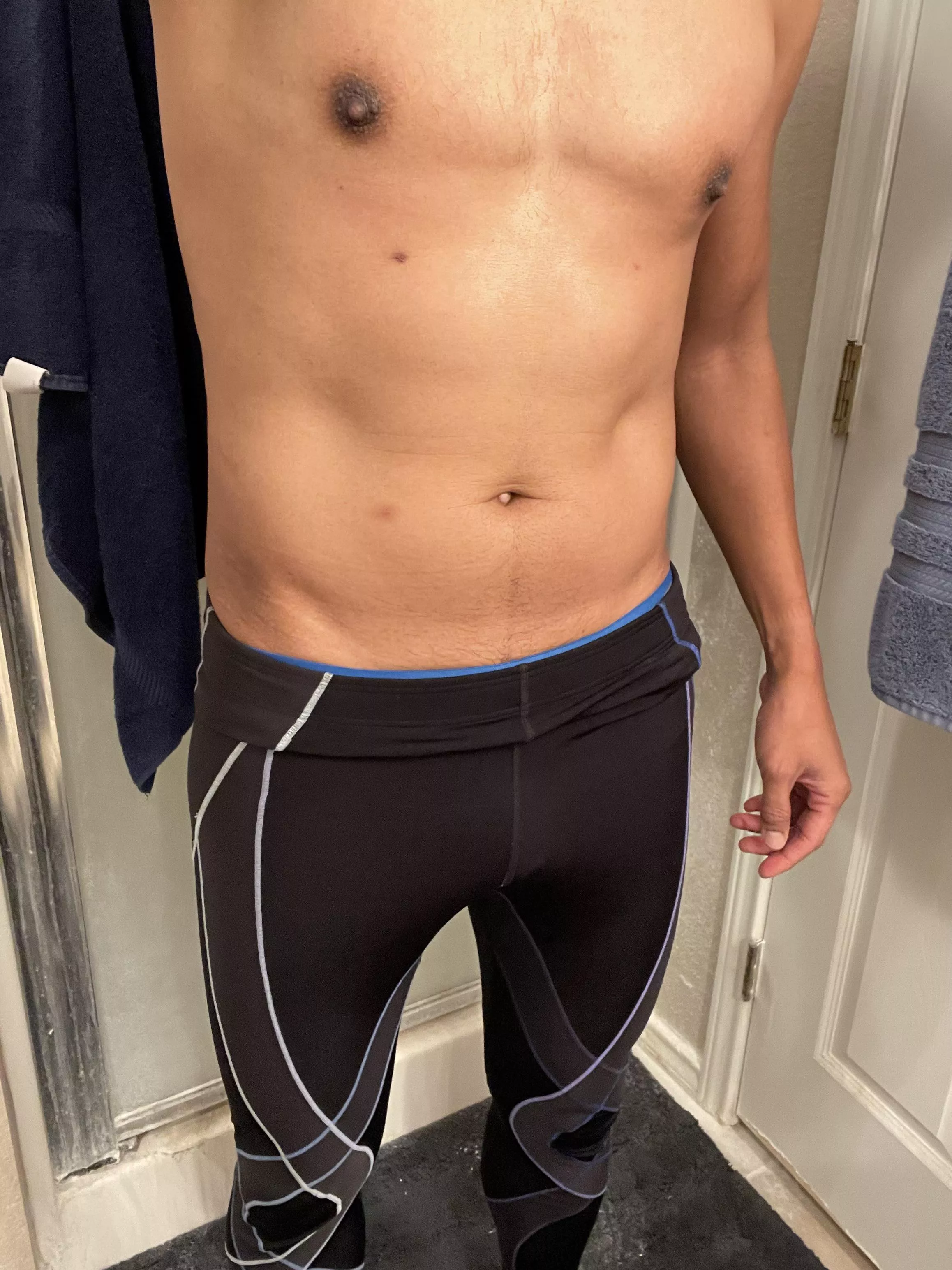 Blue jock and black tights for this morning’s half mary / hill repeats run