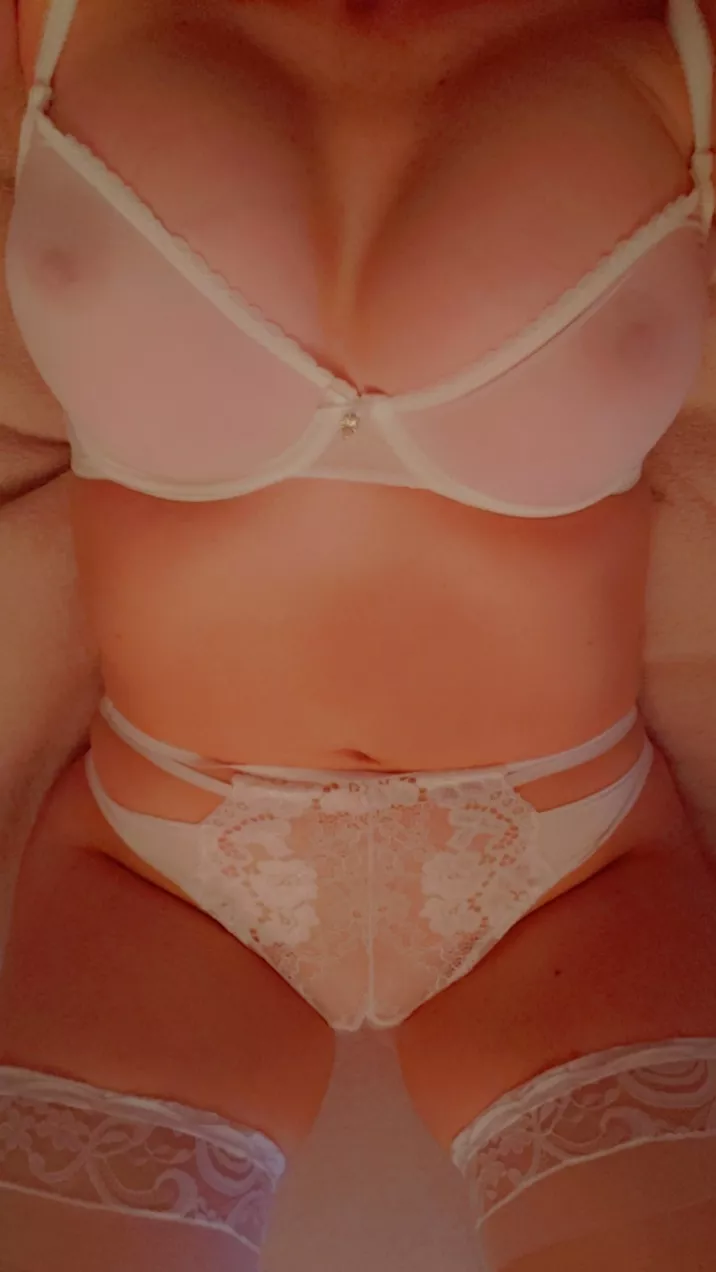 Boring night so I'm trying on some new lingerie ðŸ‘… (43f) 43 bi female ðŸ’‹