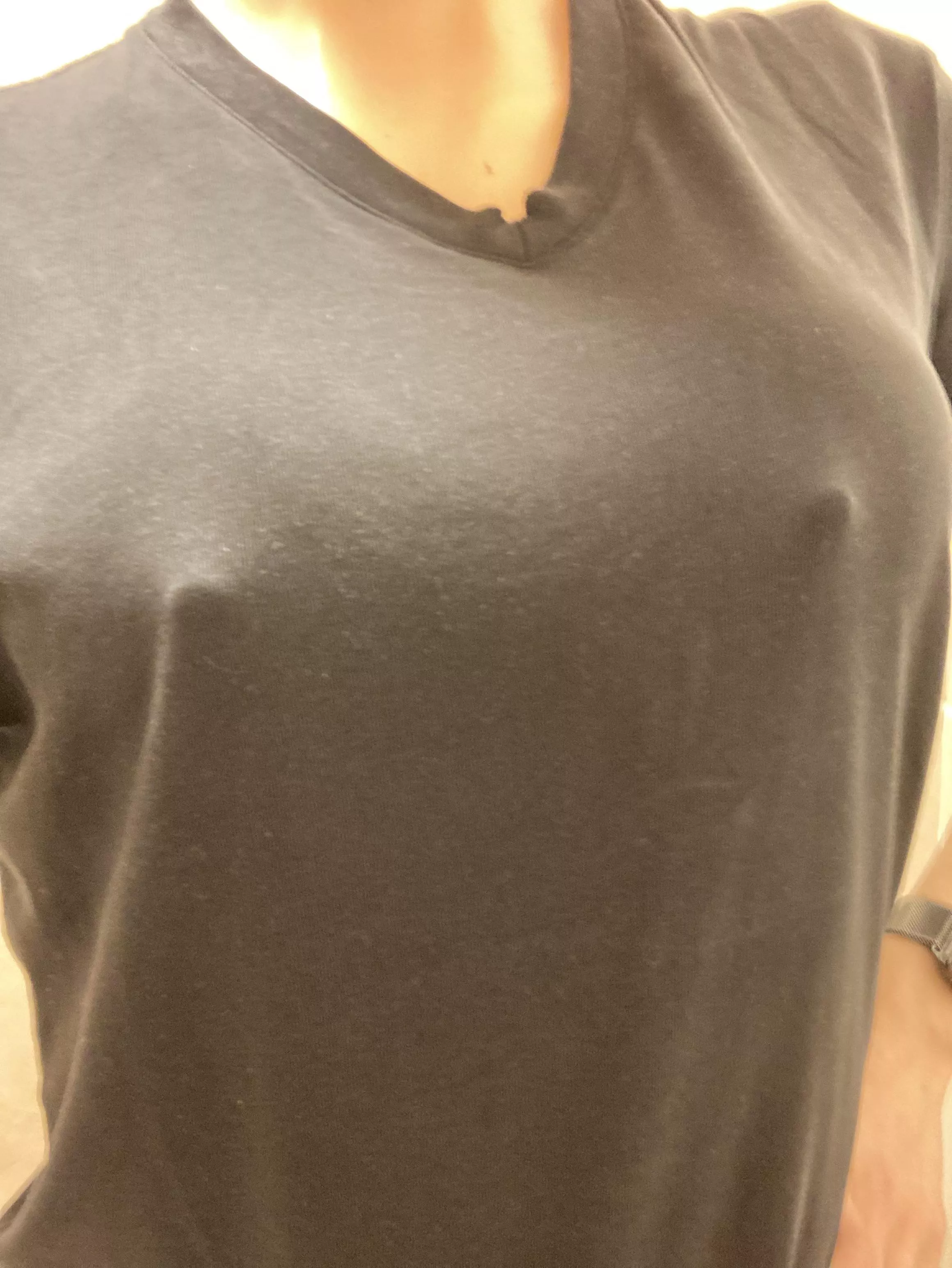 Braless at work, i hope my boss doesn’t dee it🙈