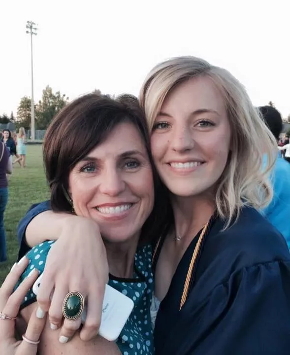 Brunette mom or blonde daughter?