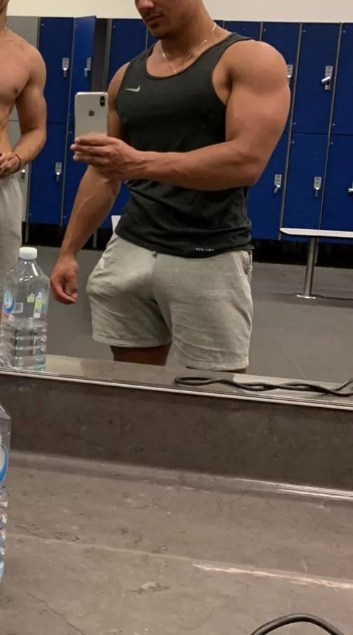 Buldge in the gym locker room (M18)