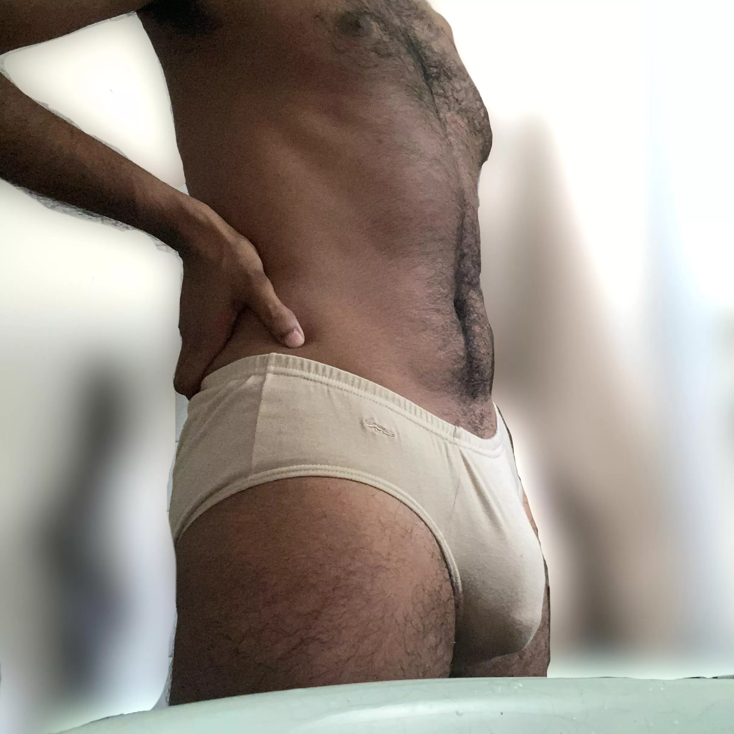 Bulging in my briefs after a run 🏃🏾‍♂️