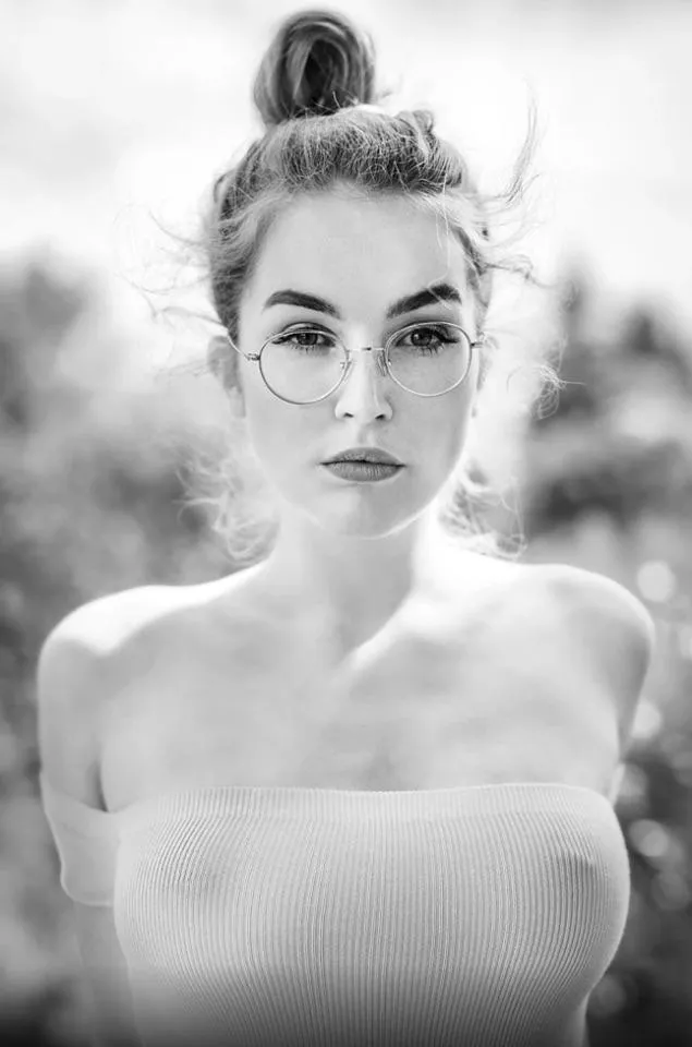 Bun, glasses, pokies