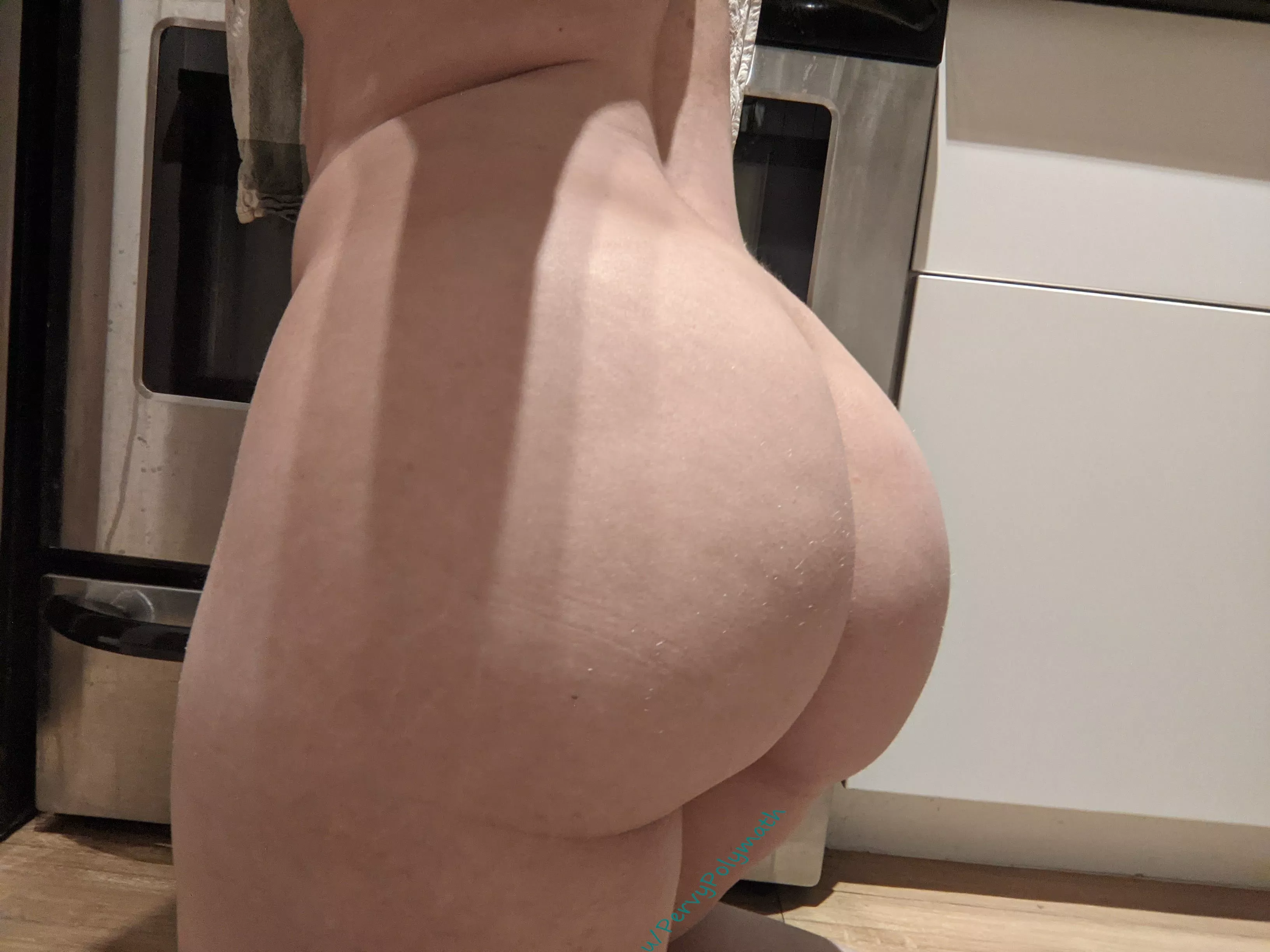 buns in (f)ront of the oven