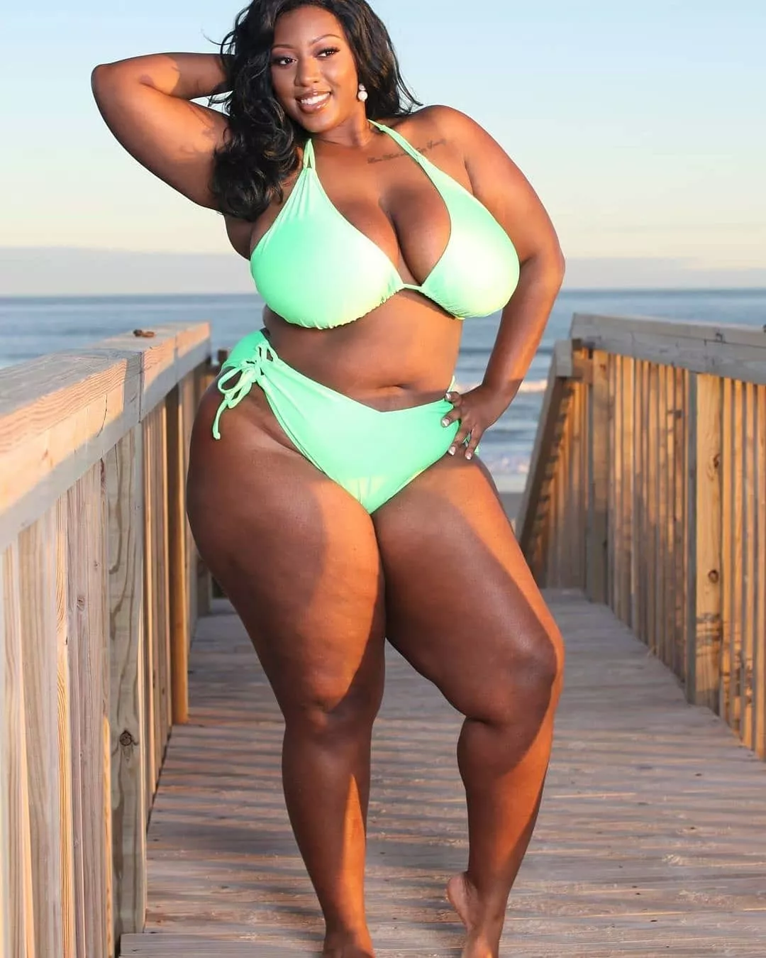 Busty BBW in pretty green bikini