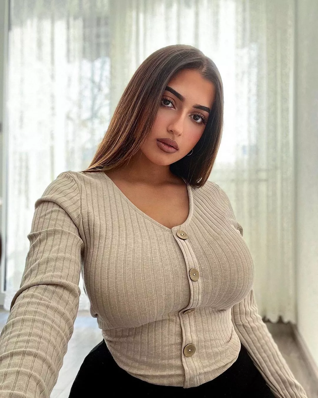 Busty German with Turkish Roots