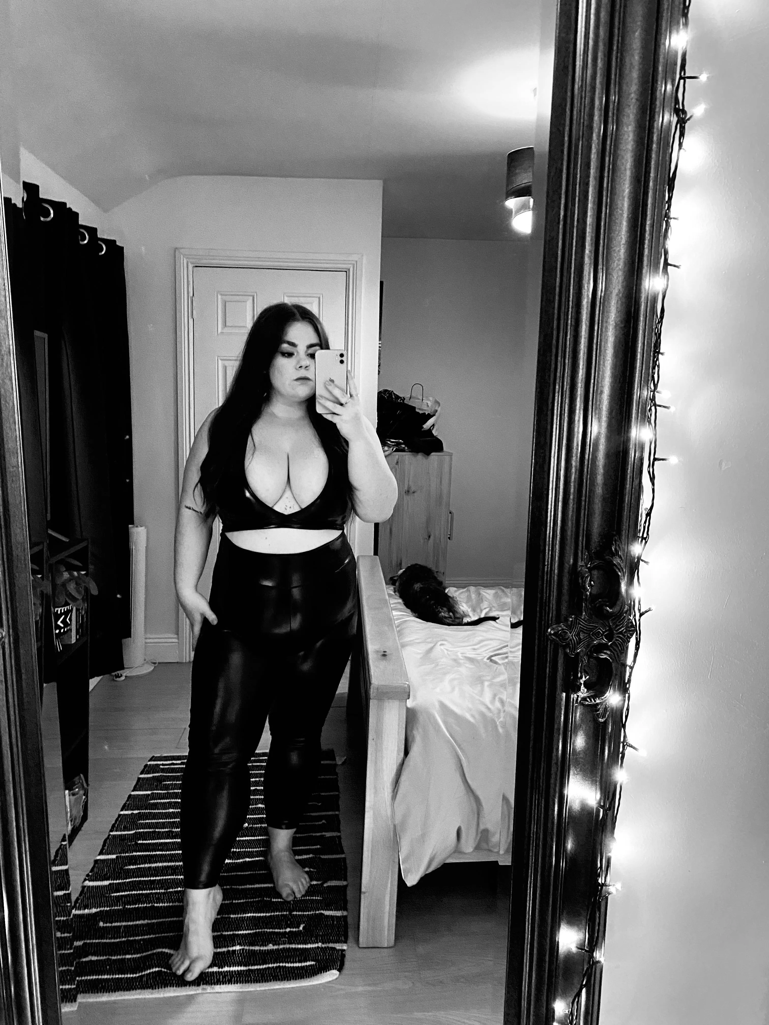 B&W makes this latex outfit look better