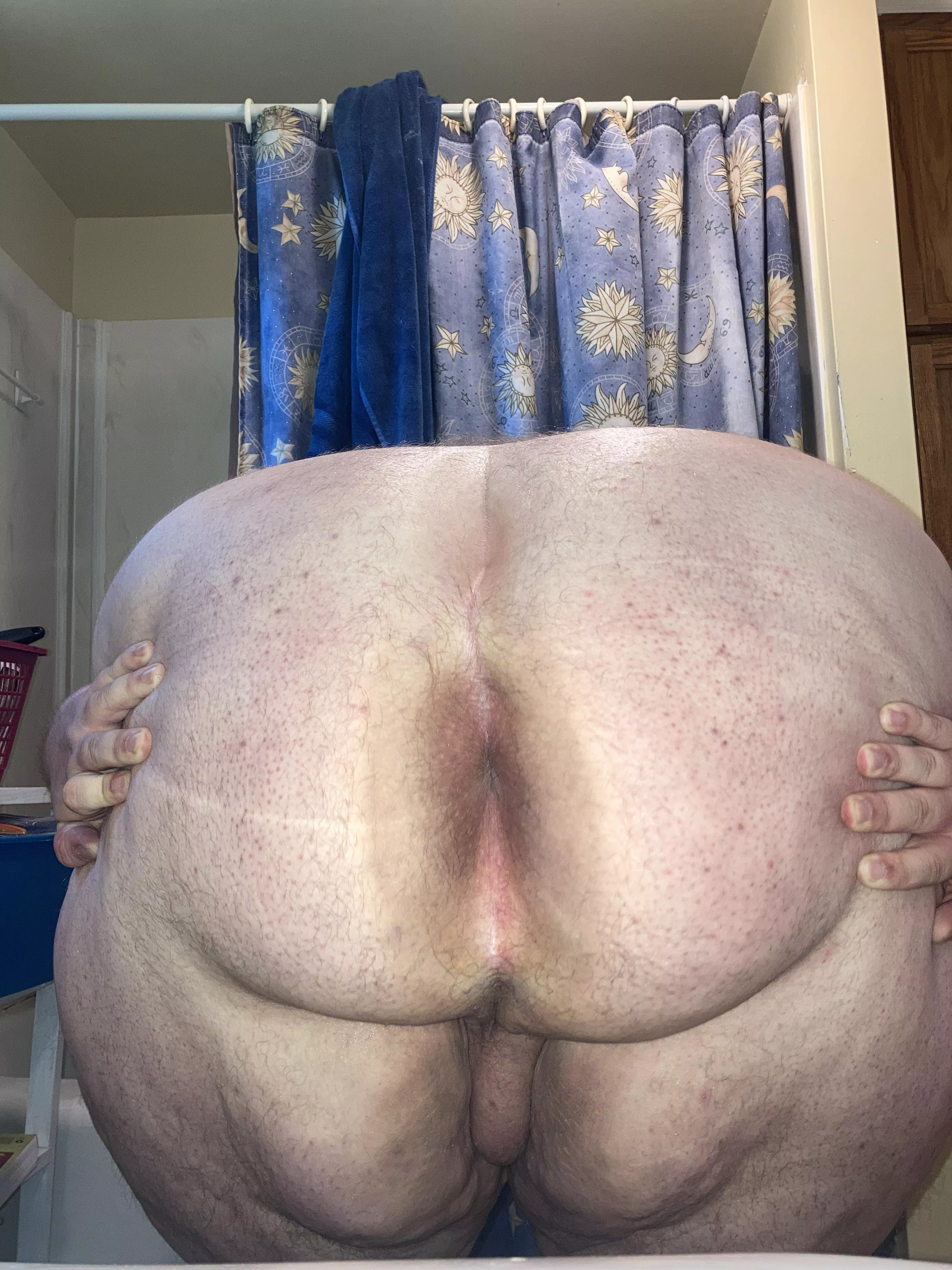 Can anybody handle this big virgin ass ðŸ¤«