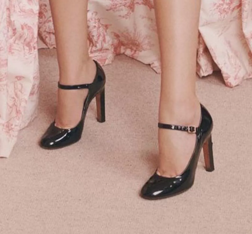 Can anyone identify these heels??