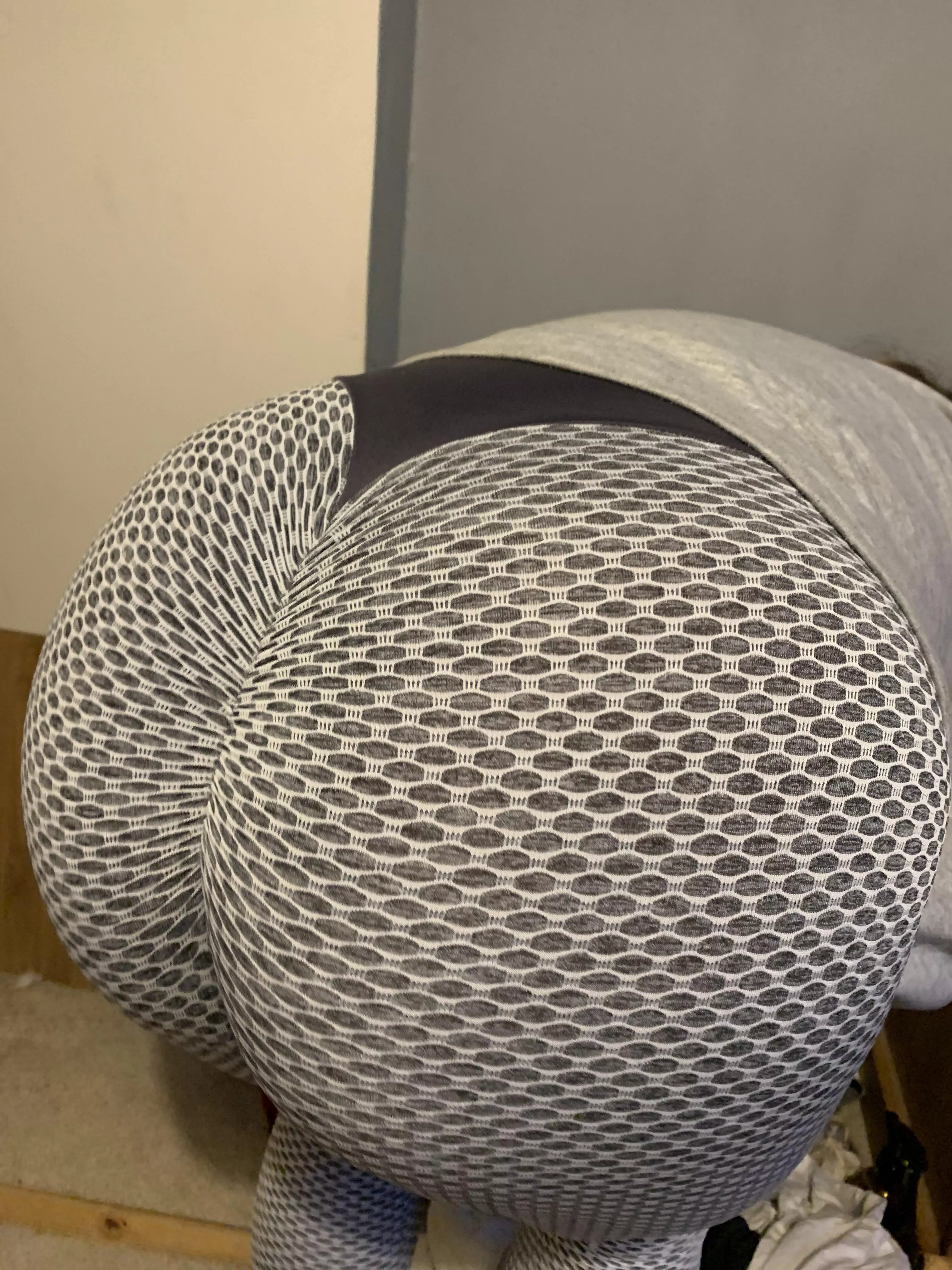 Can anyone spank my ass and make it jiggle