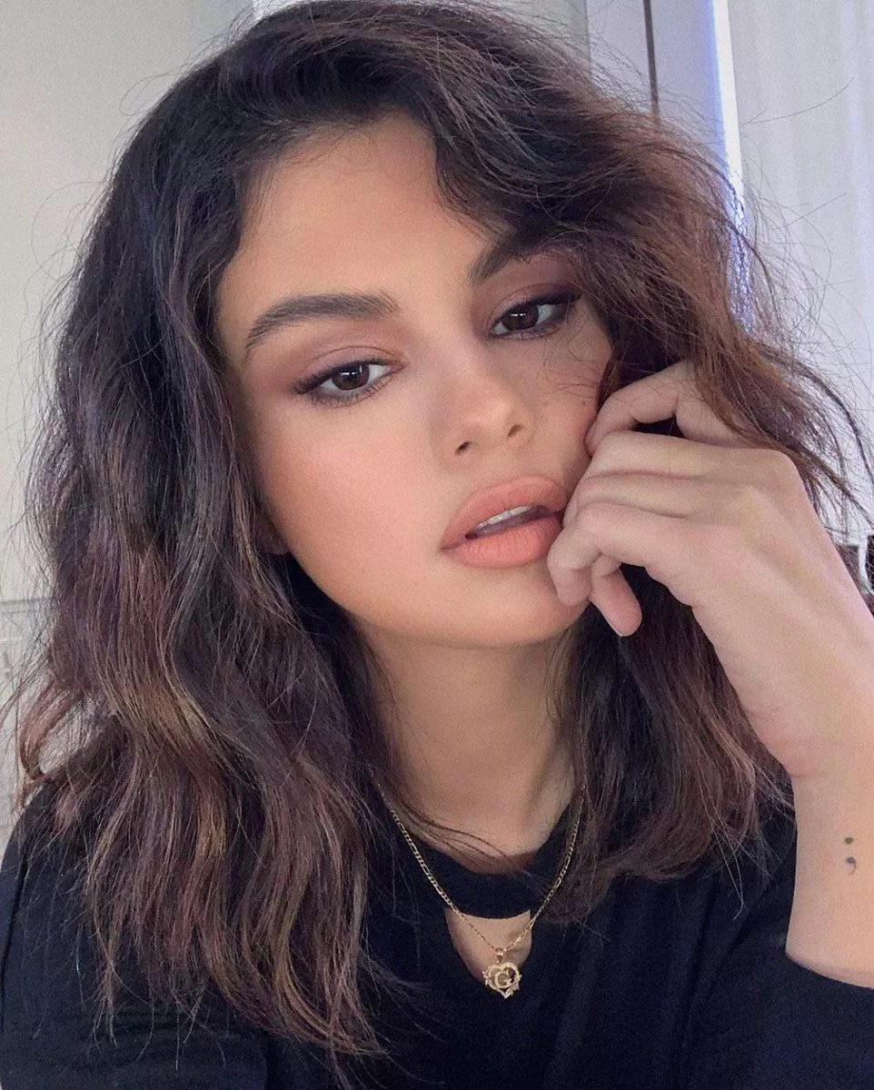 Can anyone verbally tribute Selena for me? Iâ€™ll feed. Dm for kik