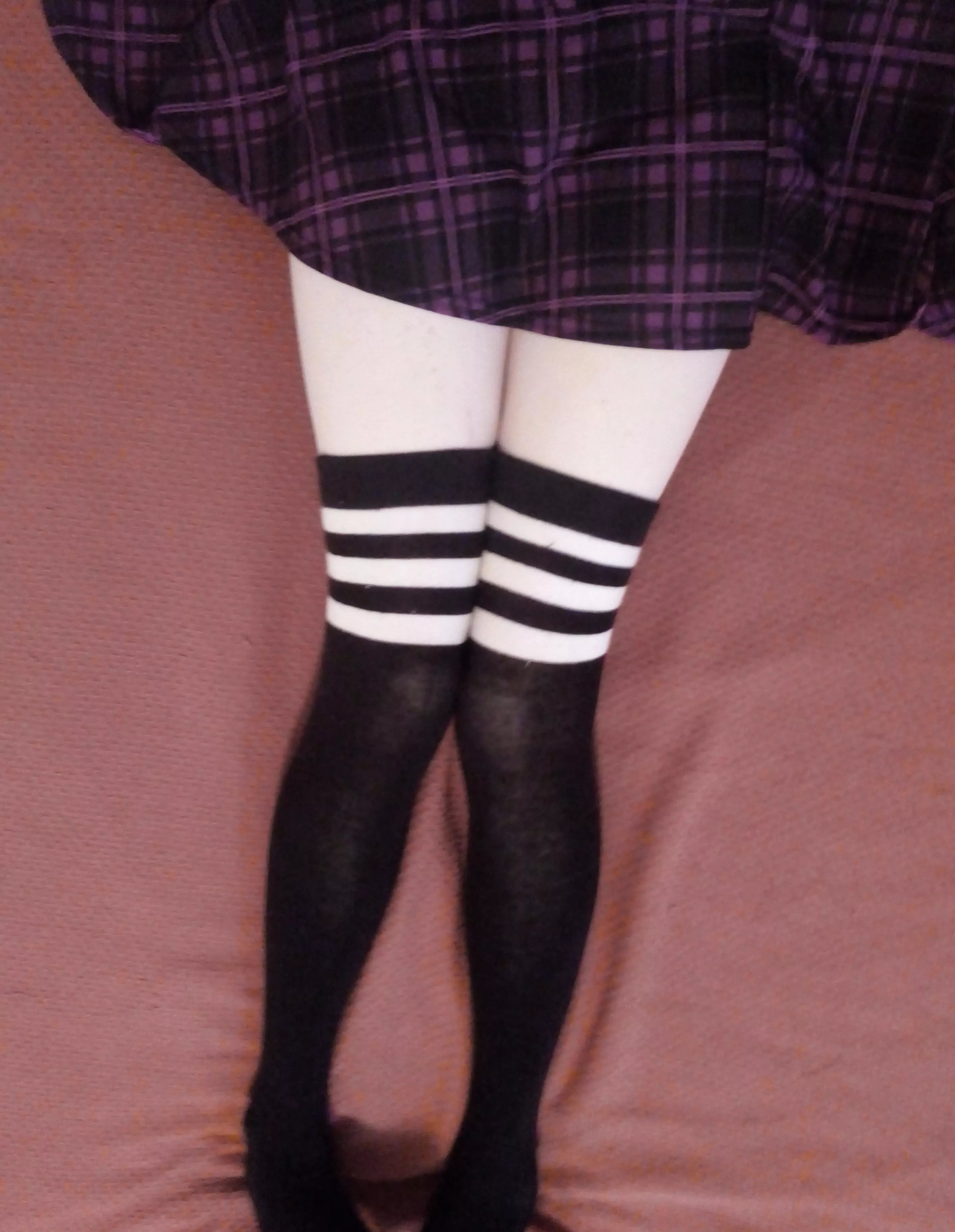 can i be honest i have really cute legs >.<