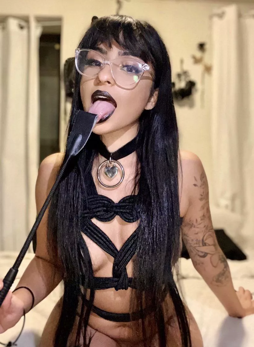 Can I be your kinky goth slut? 🤍