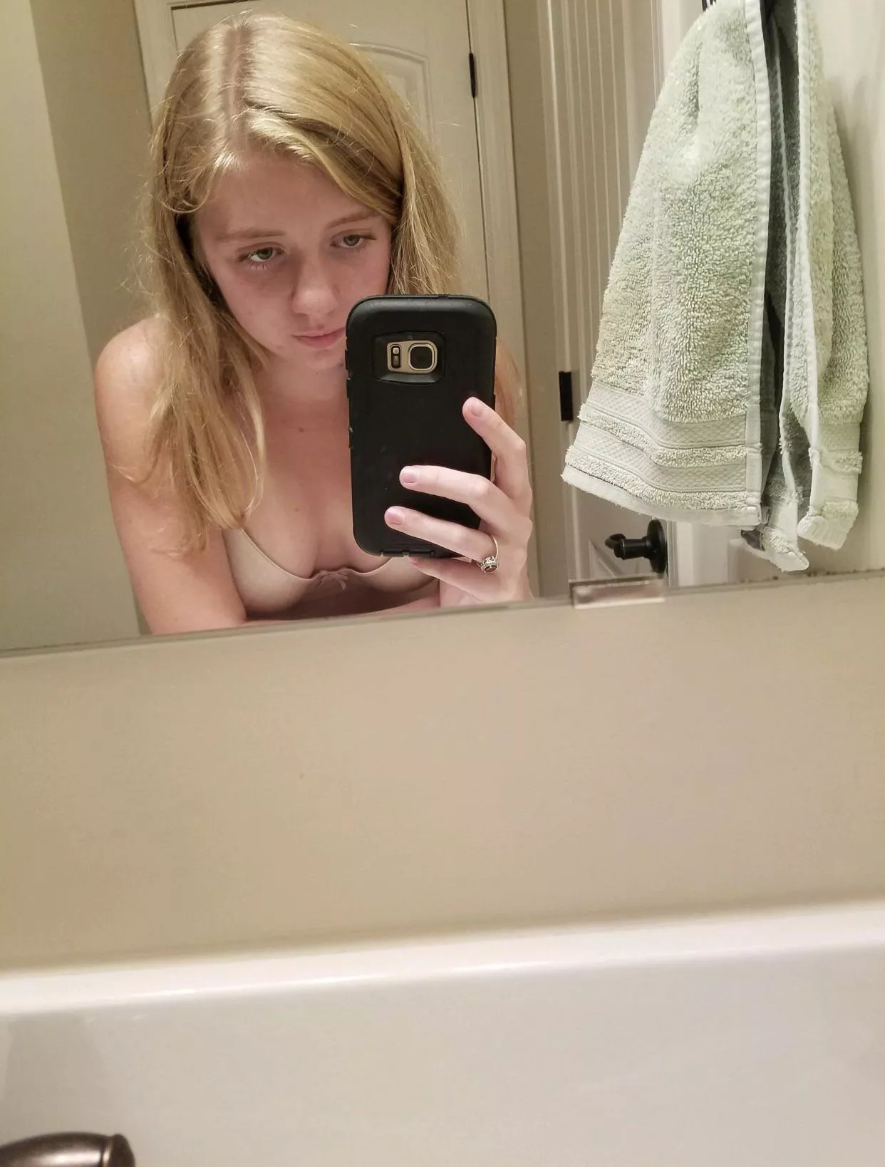 Can someone cum on my gf? Pm me for nudes.