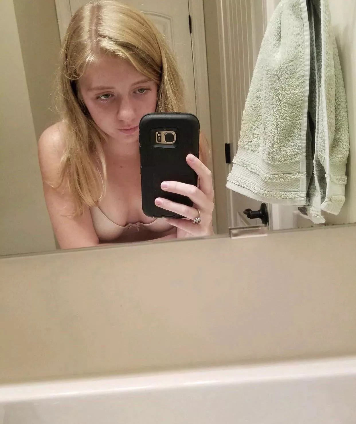 Can someone cum on my gf? Pm me for nudes.