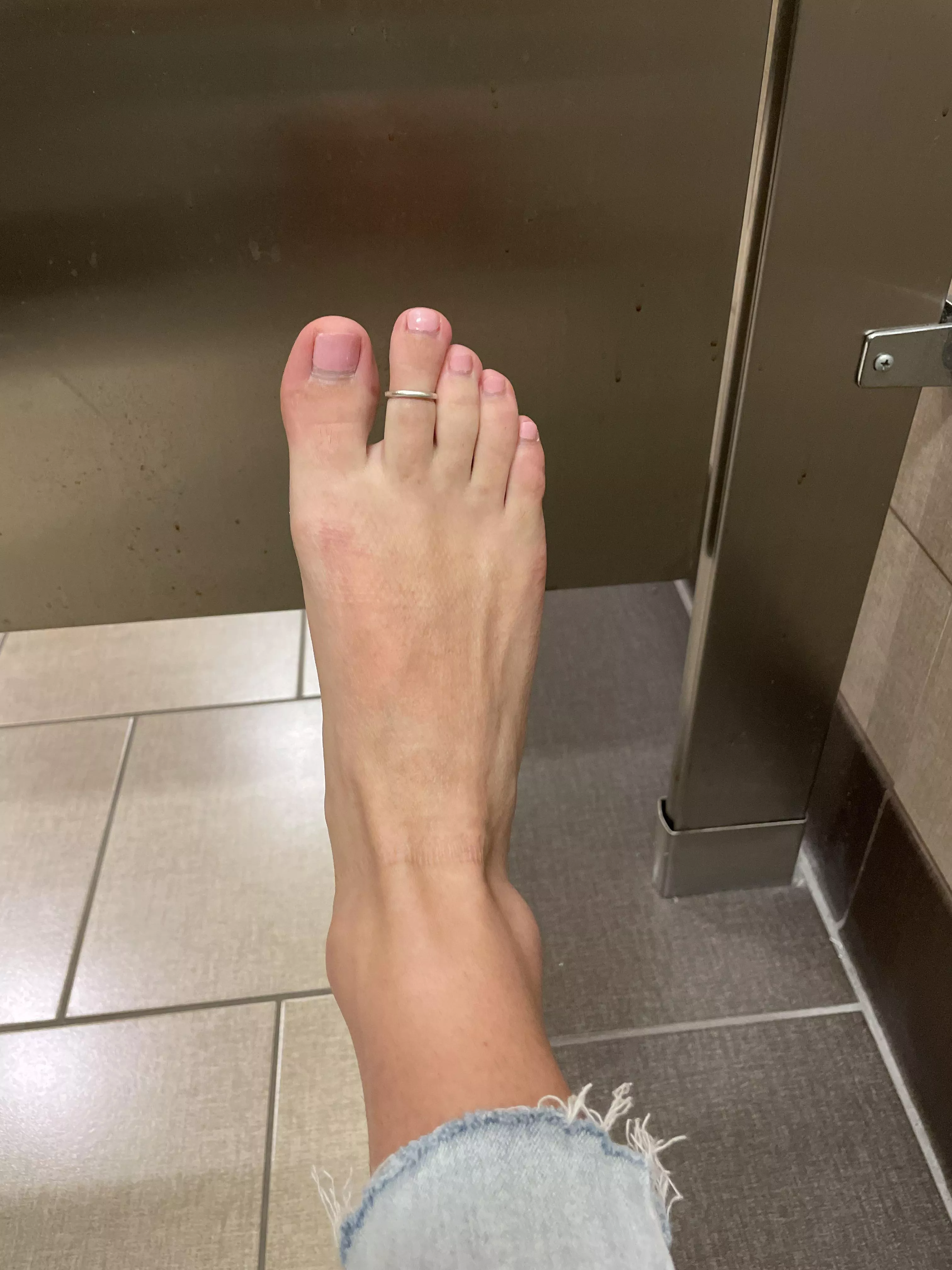 Can someone please meet me in the library bathroom and suck these toes pls ðŸ¥ºðŸ˜‹