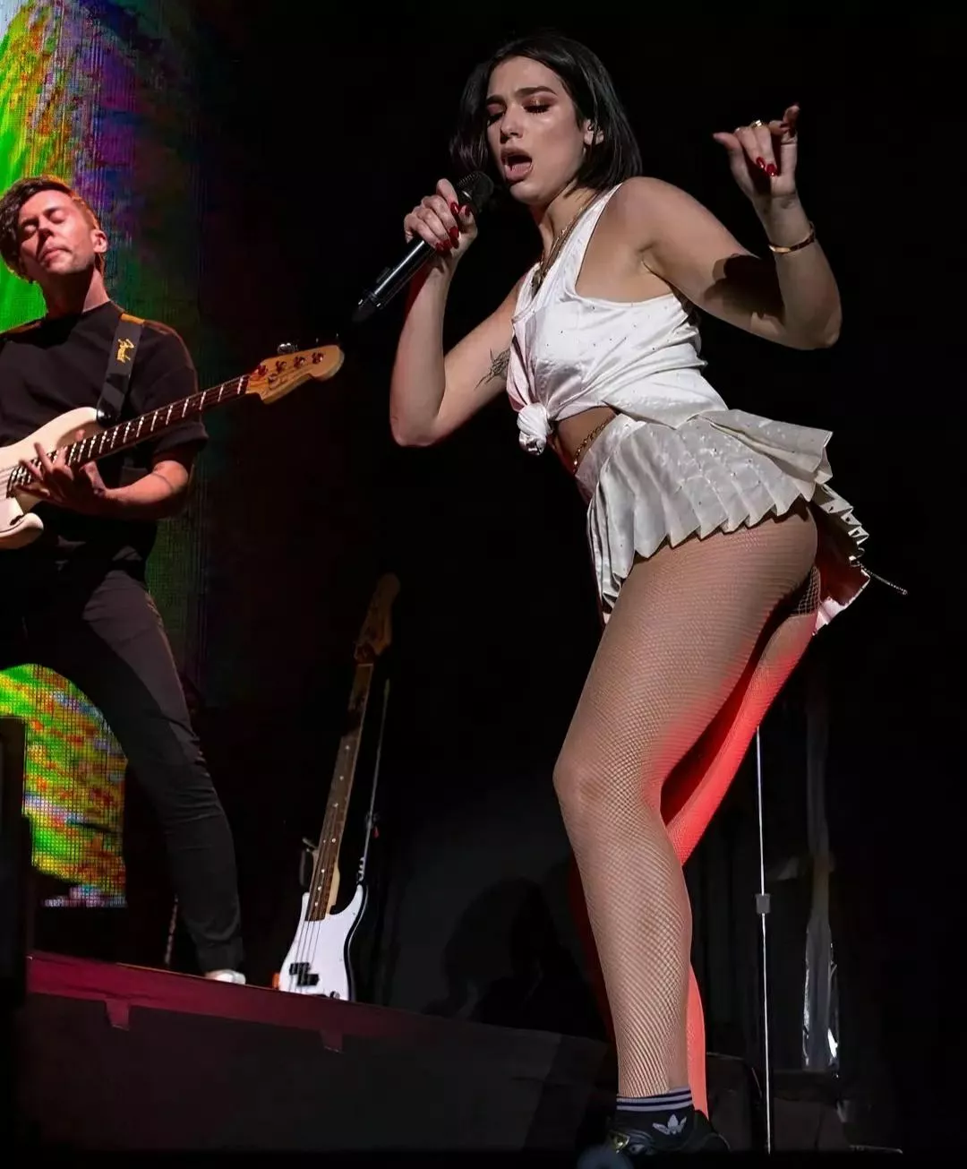 Cant choose between dua lipa's ass,legs and face.lets jerk