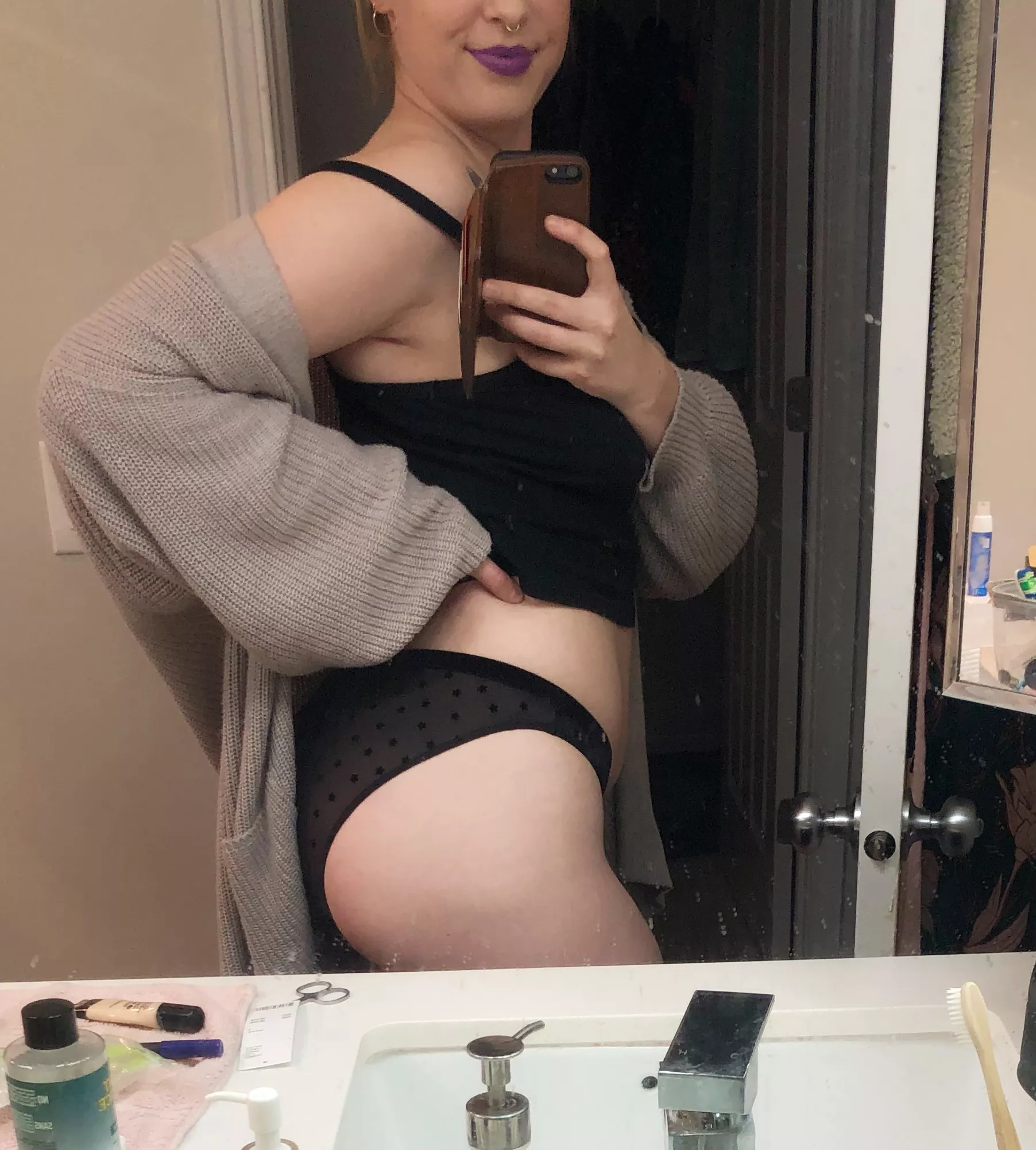 casual but also not 🙃mirror selfie + purple lipstick + starry black panties ⭐️🖤[f]