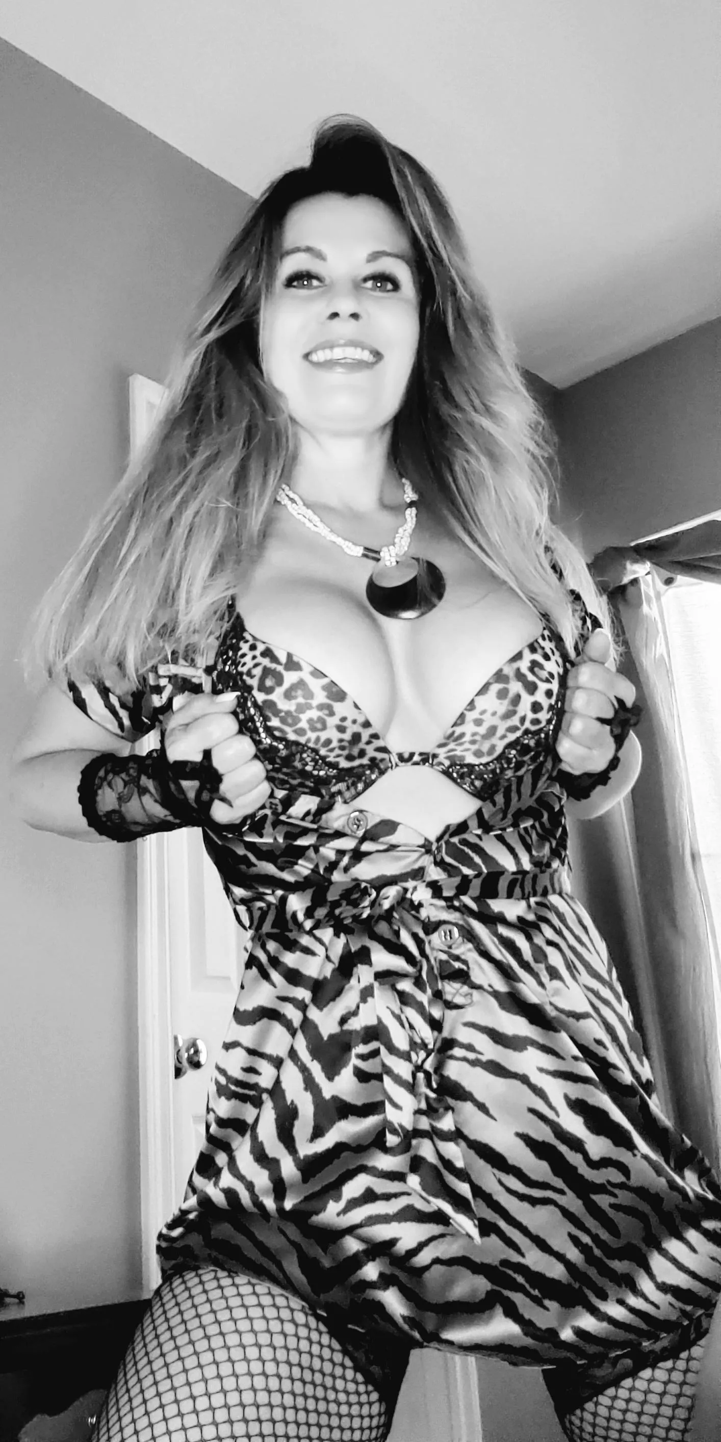 Caution..cougar approaching! 44yr(f)