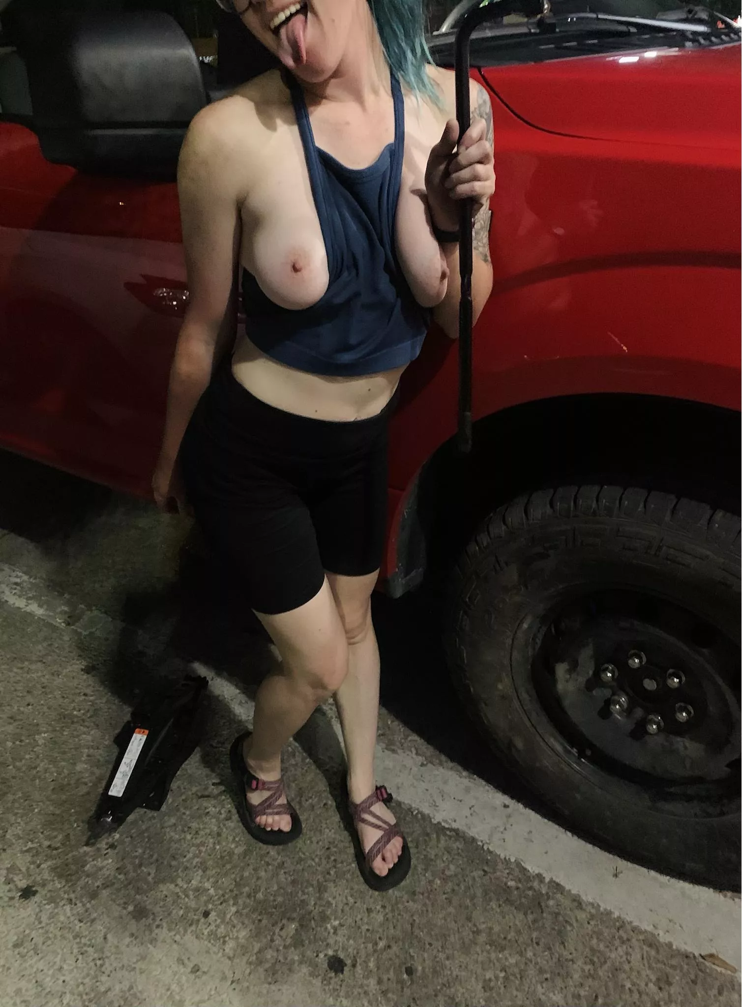 Changed a flat on my pickup last night at midnight, which was not complete until I celebrated with a nude 🤪 [IMG]