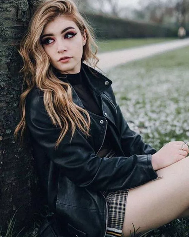 Chrissy Costanza