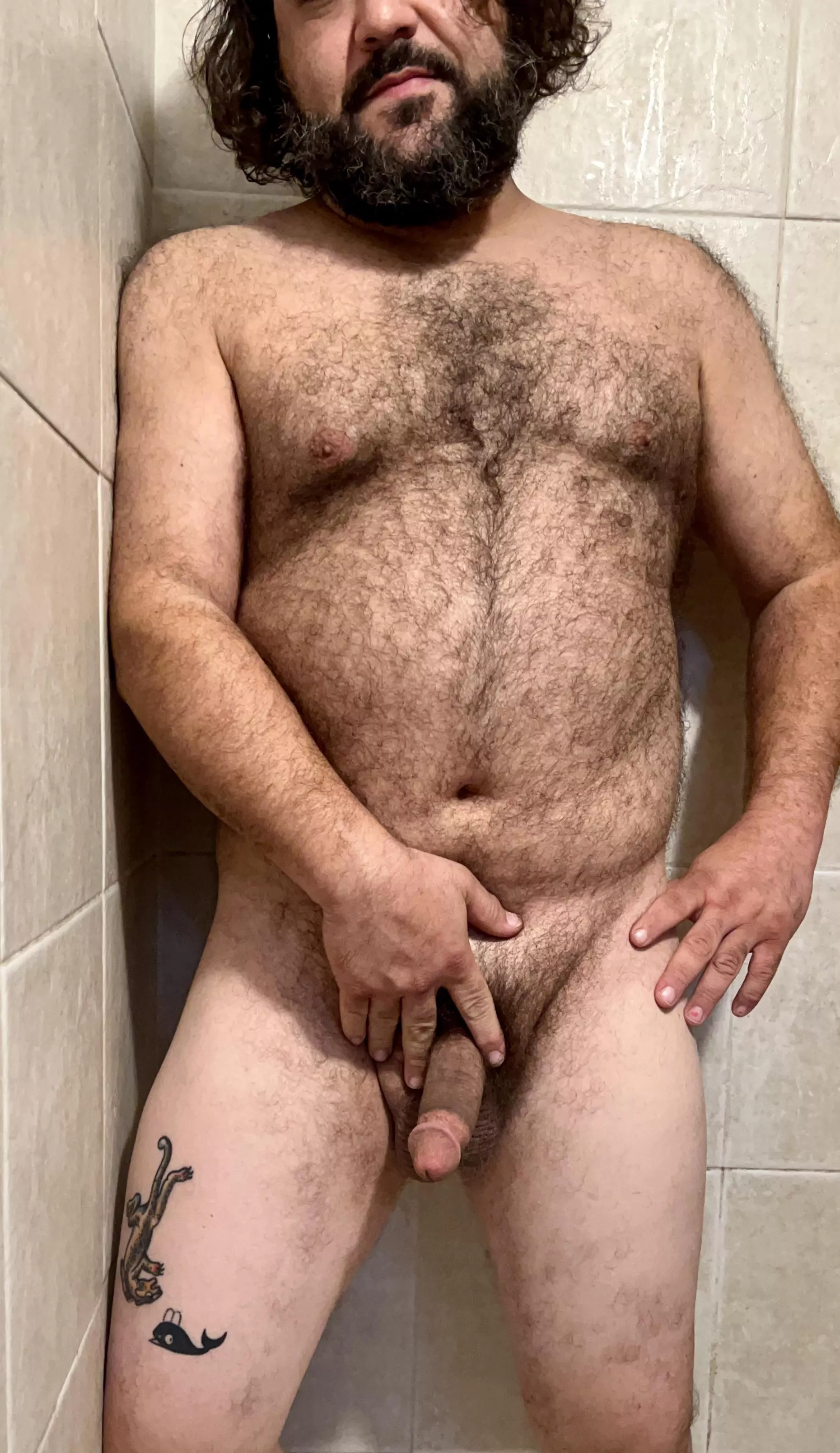 Cleaning up my hairy dadbod, y’all like ?